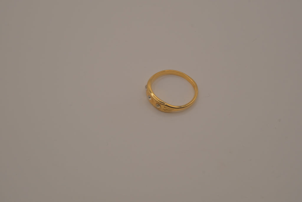Victorian-style gold tone trilogy ring