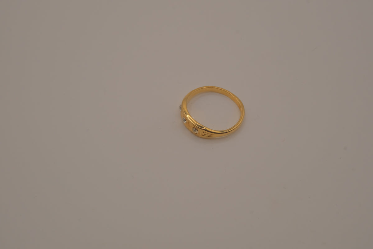 Victorian-style gold tone trilogy ring