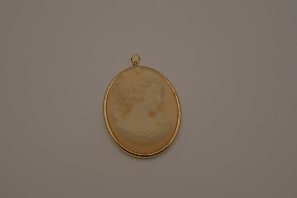 Vintage classic cameo pendant