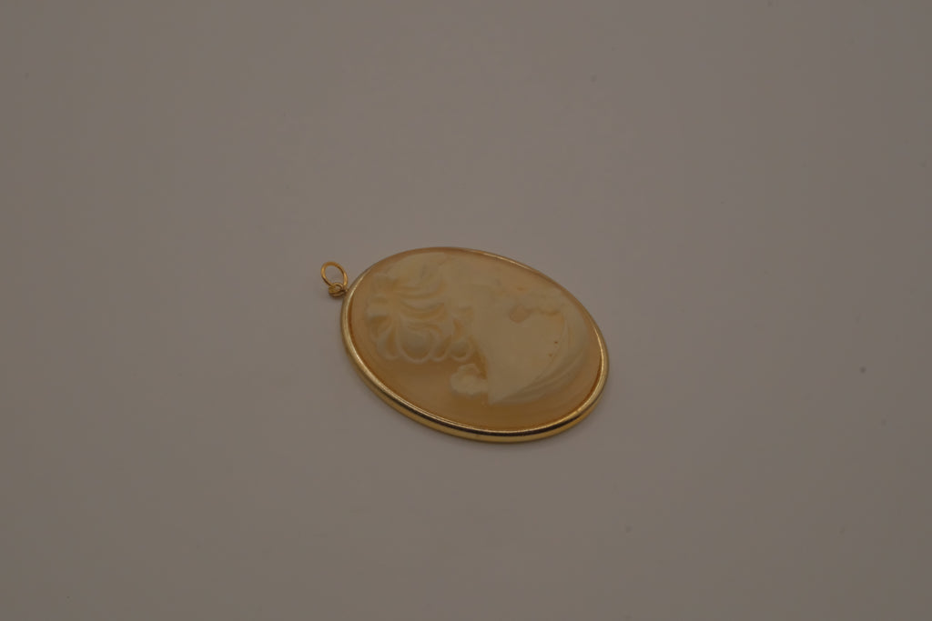 Vintage classic cameo pendant