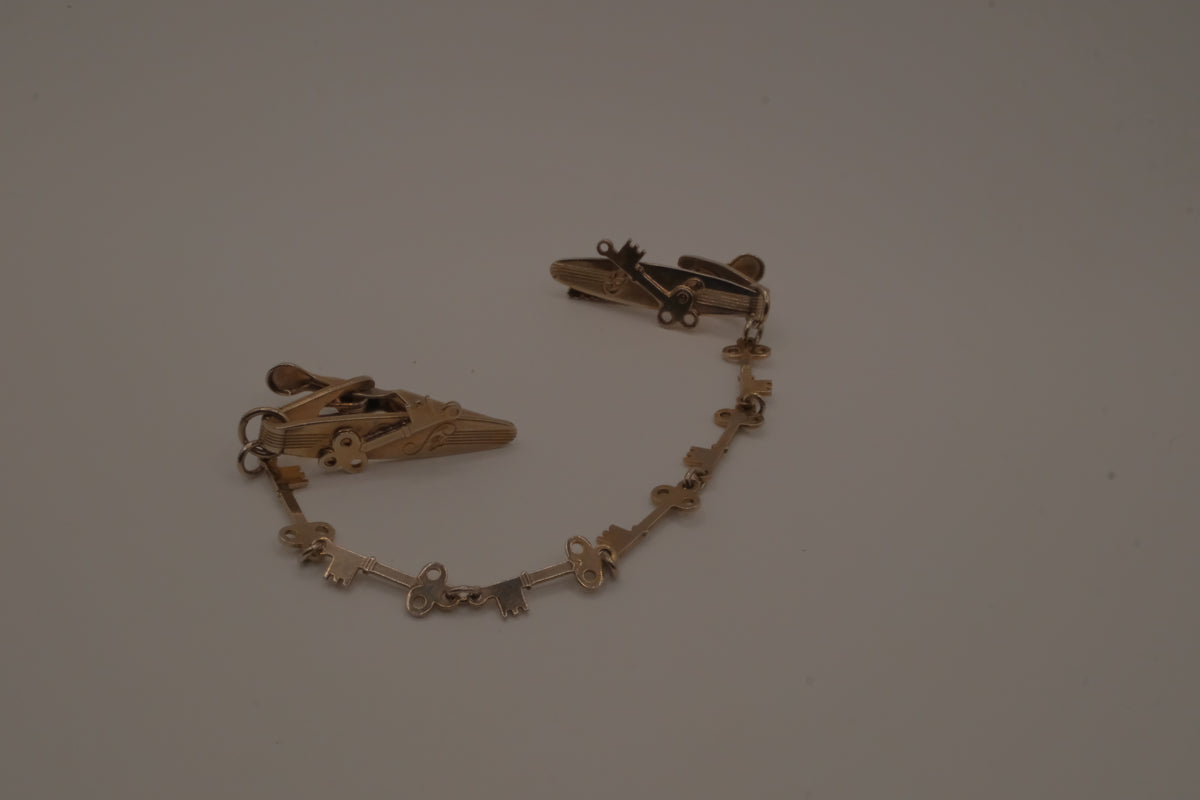 Vintage sweater guard/cardigan clip/collar clip