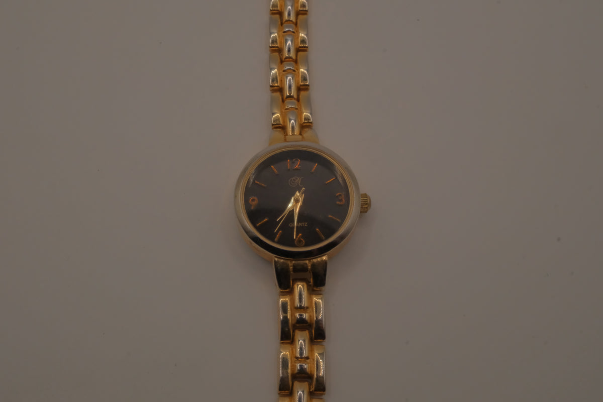 Vintage Gold tone quartz bracelet watch