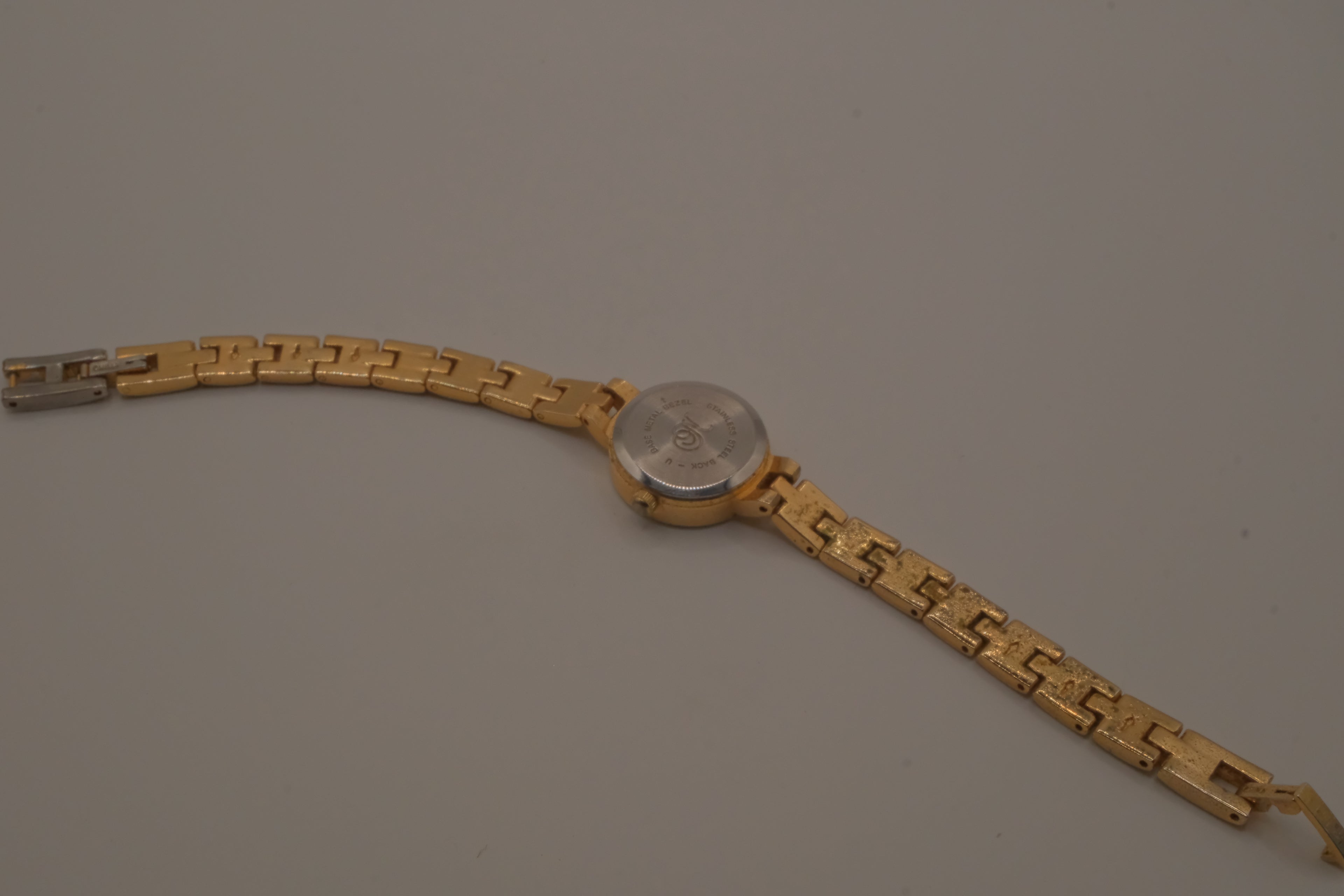 Vintage Gold tone quartz bracelet watch