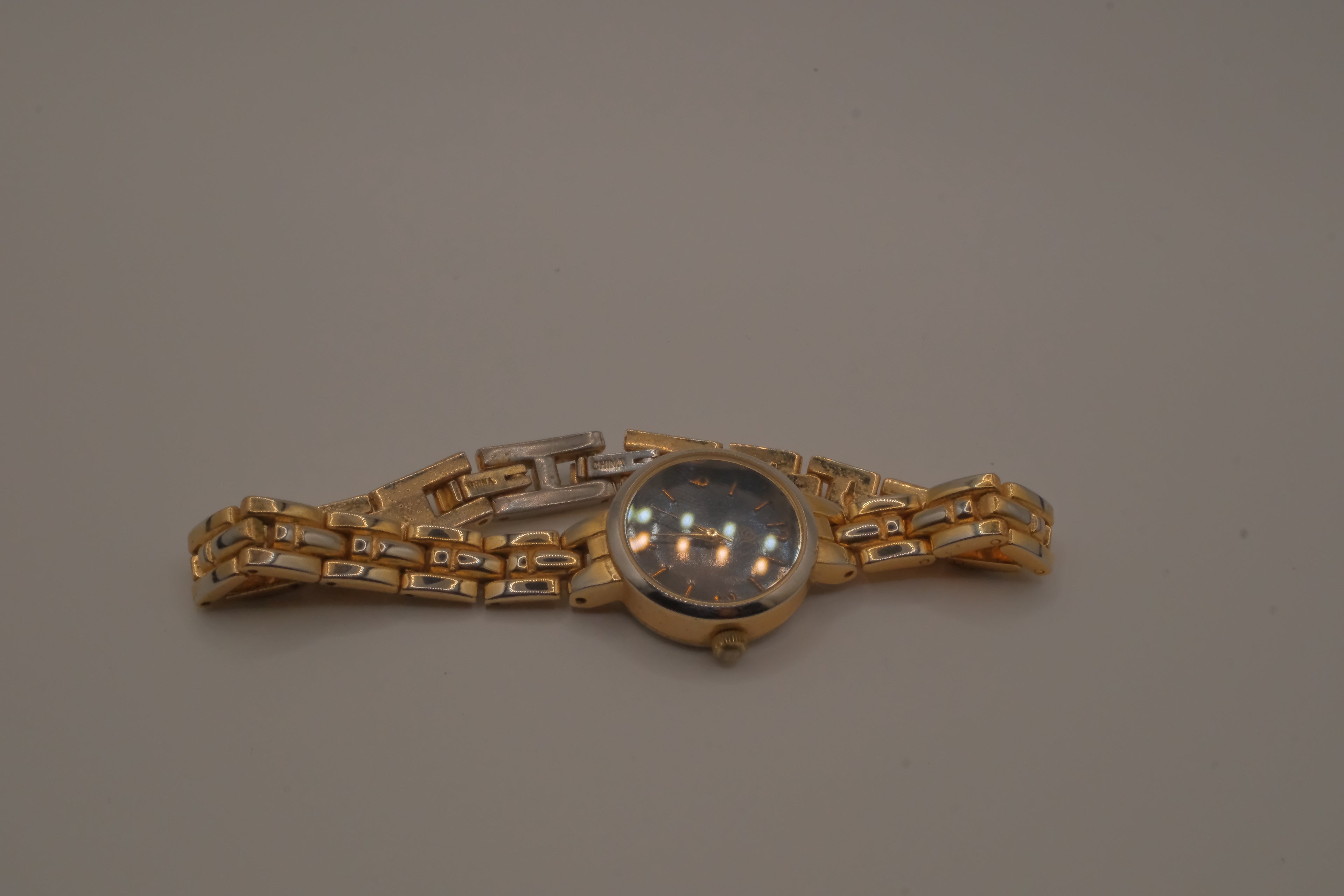 Vintage Gold tone quartz bracelet watch