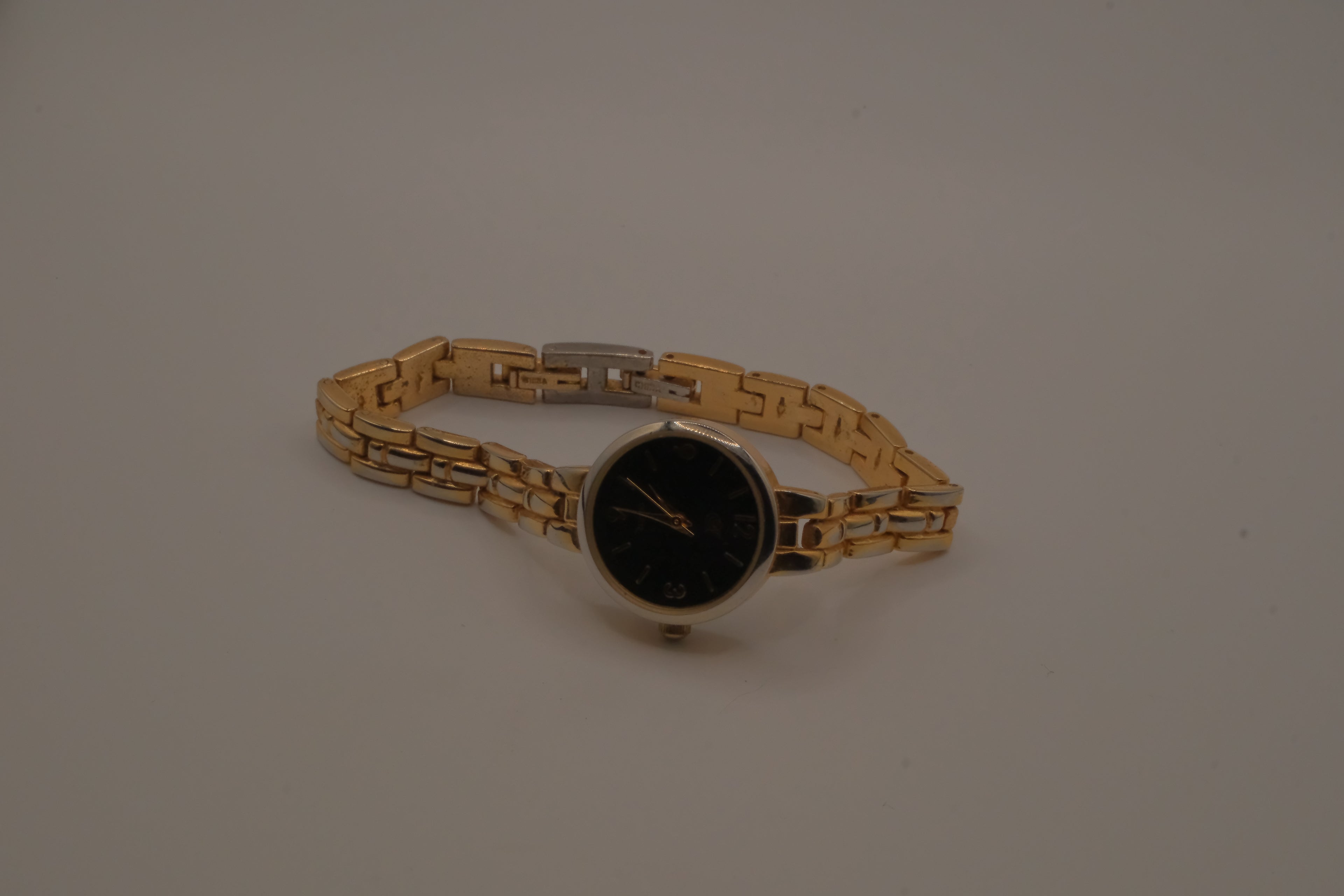 Vintage Gold tone quartz bracelet watch
