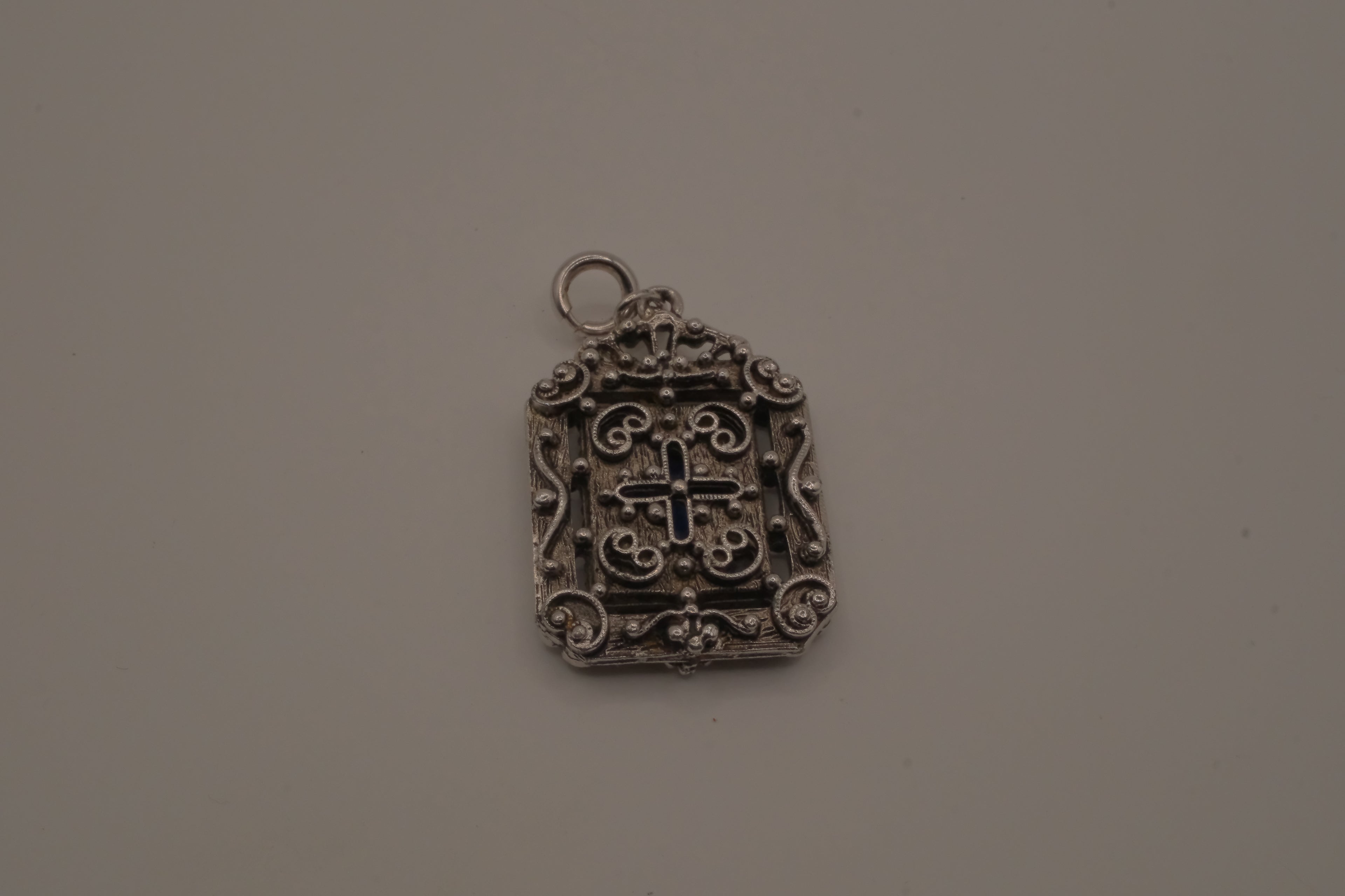 Sarah Cov "Roman Holiday" reversible pendant