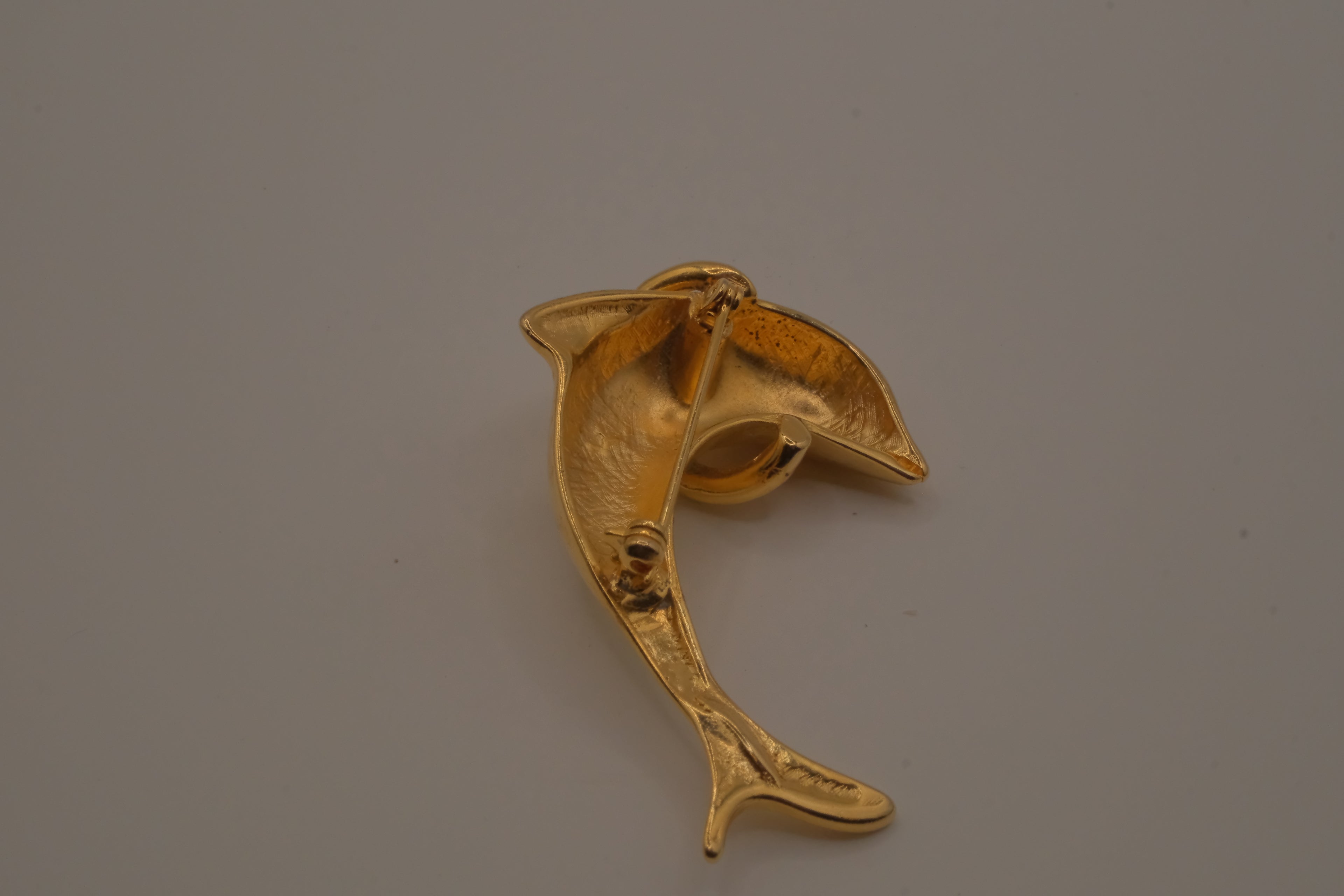 Vintage dolphin jumping through a hoop brooch pin