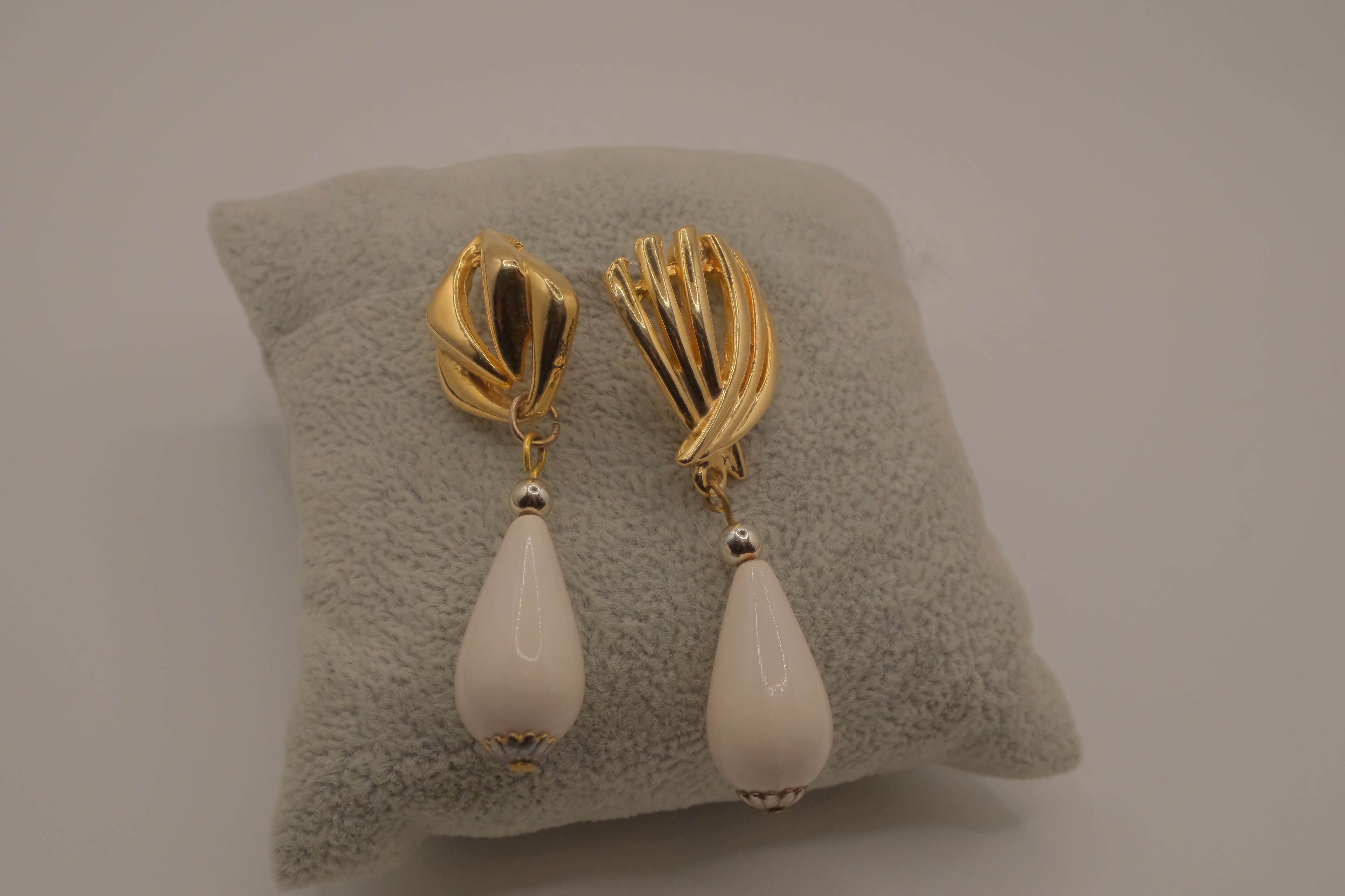 Vintage fan shell drop earring