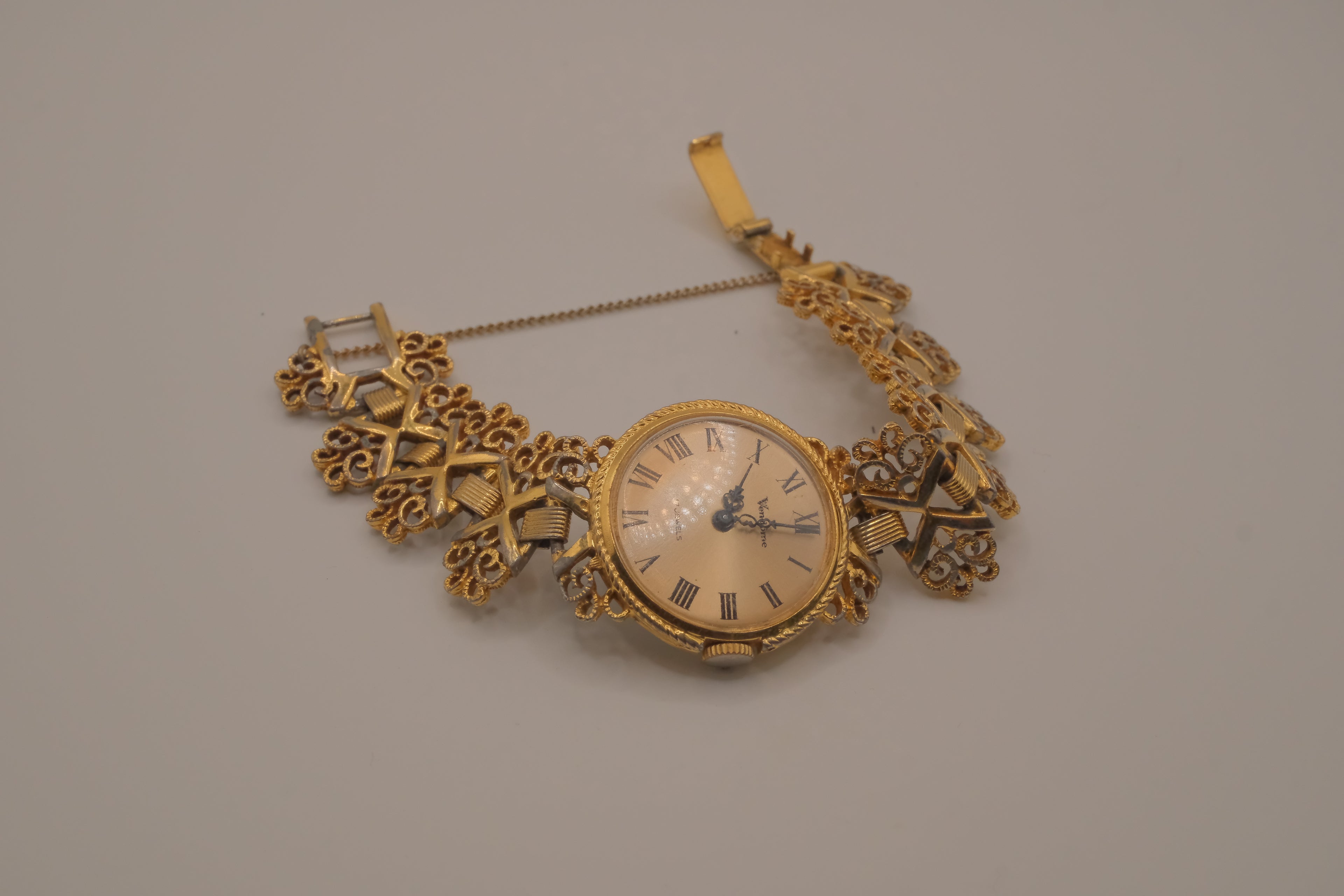 Vintage Victorian revival Vendome 17 jewel mechanical watch