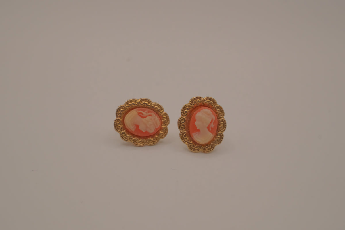 Vintage peach and cream cameo earring