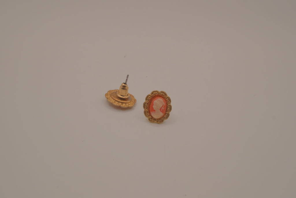 Vintage peach and cream cameo earring