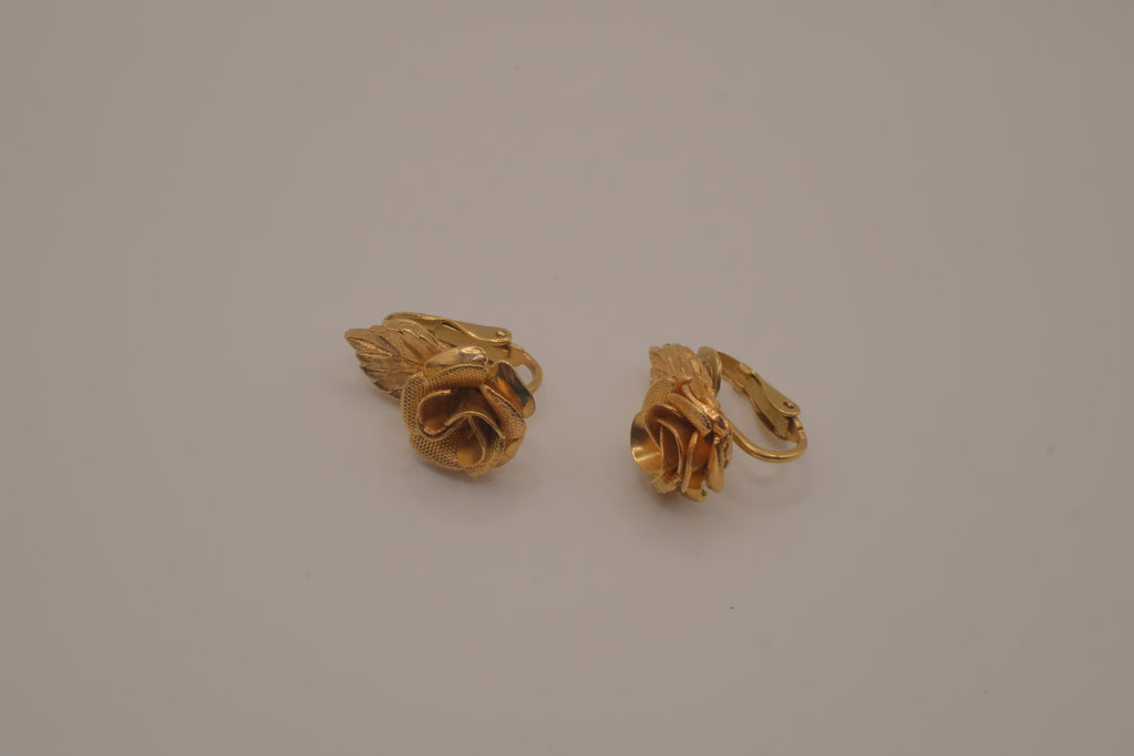 Vintage gold-tone mesh rose clip-on earrings