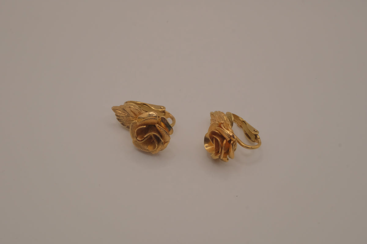 Vintage gold-tone mesh rose clip-on earrings