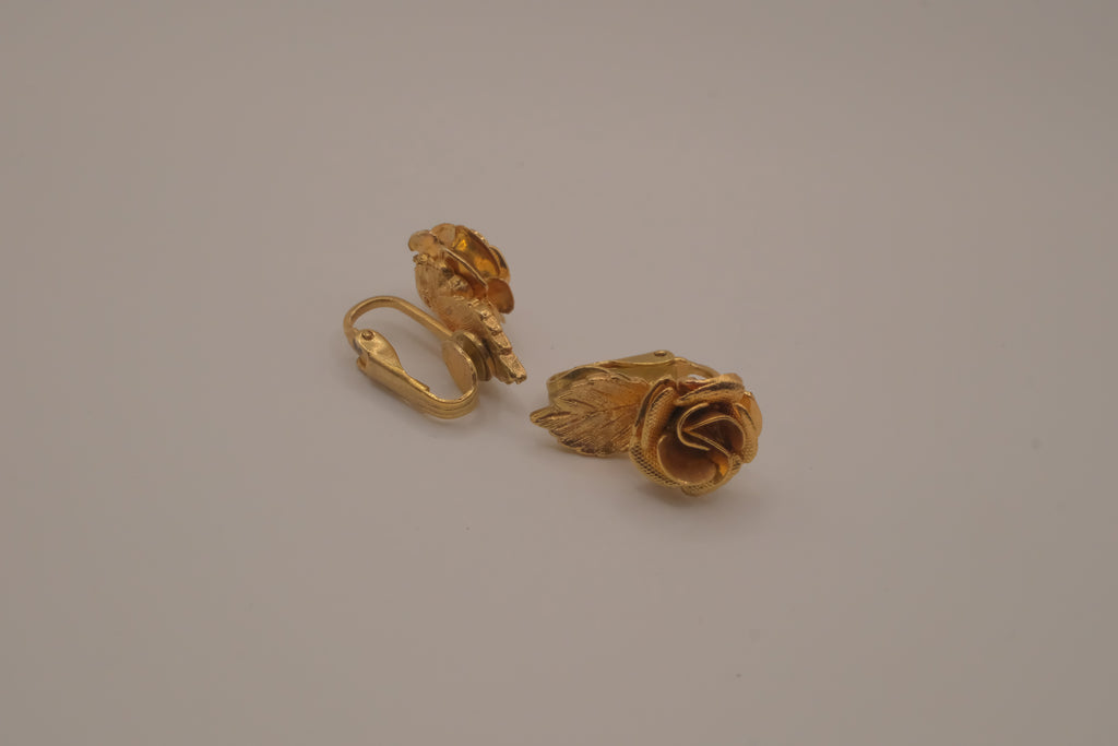 Vintage gold-tone mesh rose clip-on earrings