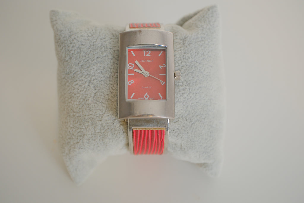 Terner quartz Red cuff watch&nbsp;