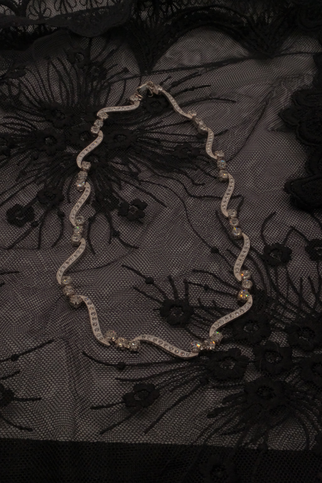 Vintage rhinestones Wave Necklace