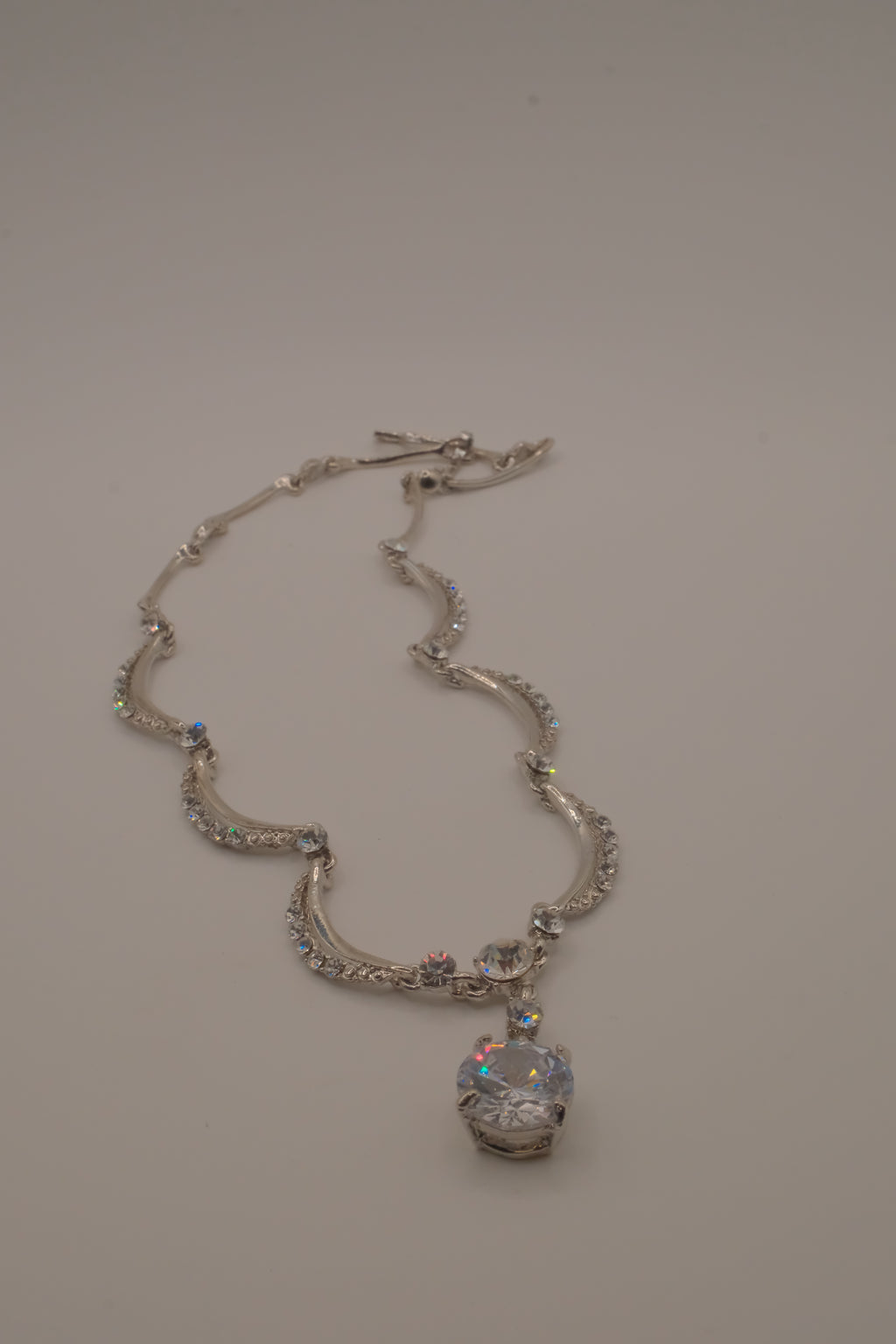 Vintage scalloped rhinestone choker necklace