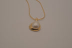 Vintage tear-shaped faux &nbsp;pearl pendant