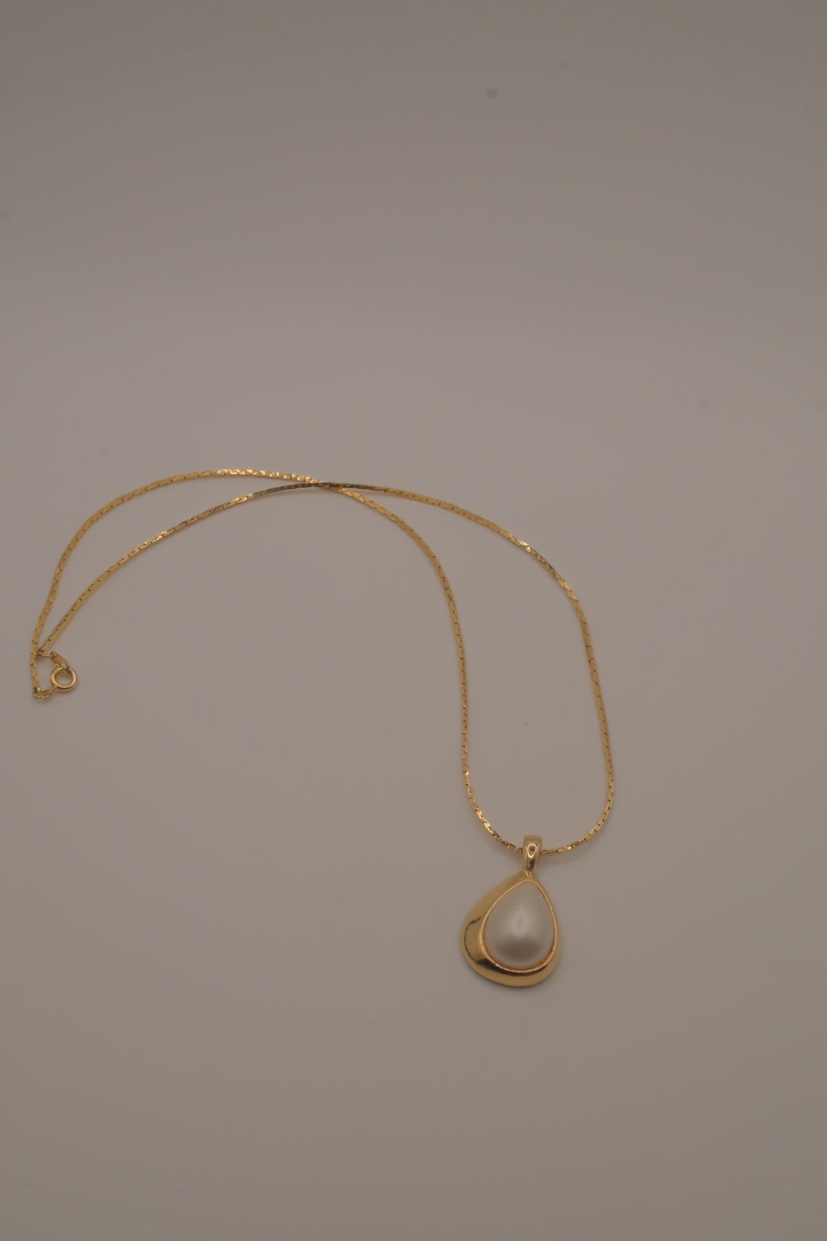 Vintage tear-shaped faux &nbsp;pearl pendant