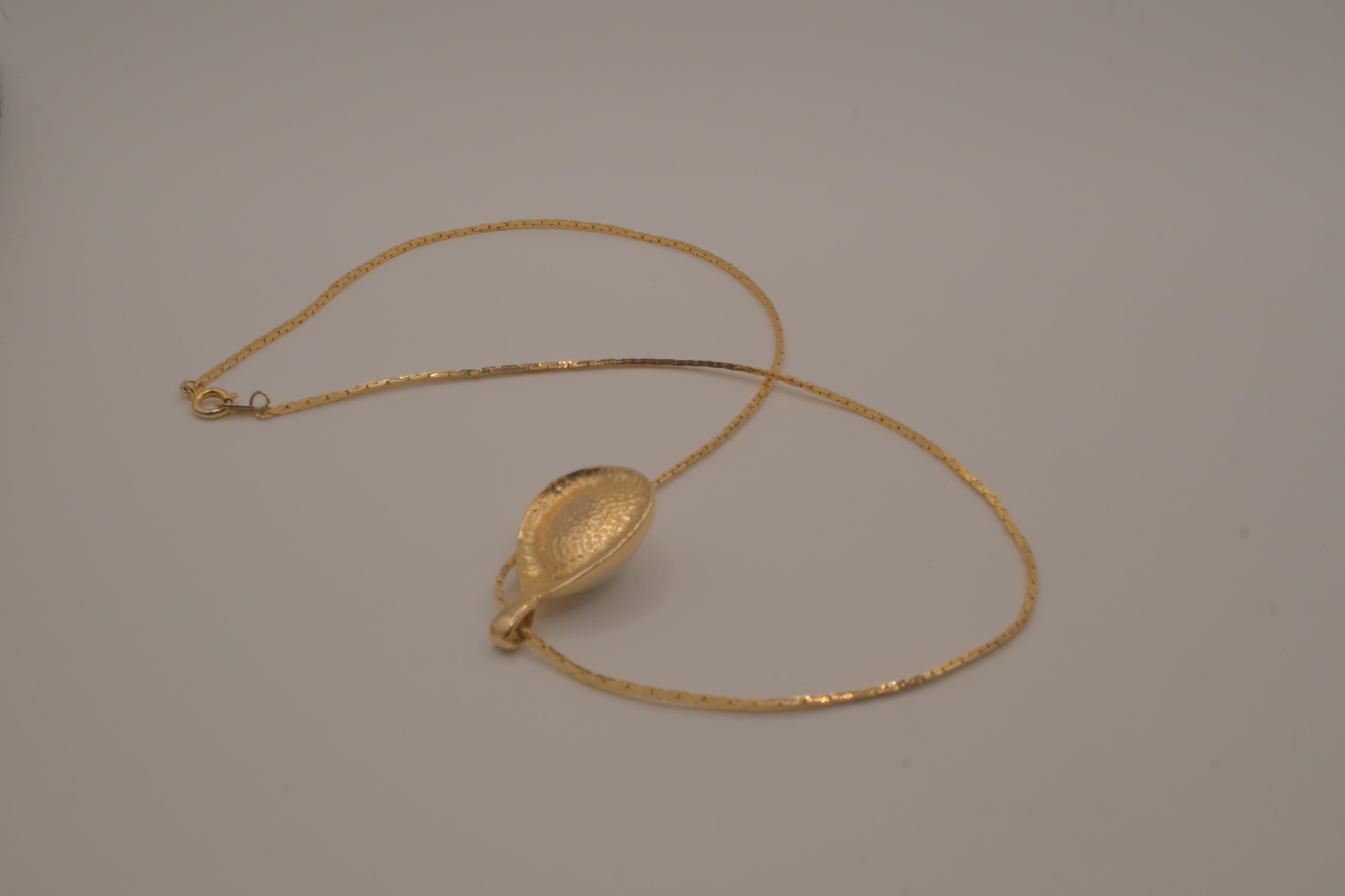 Vintage tear-shaped faux &nbsp;pearl pendant