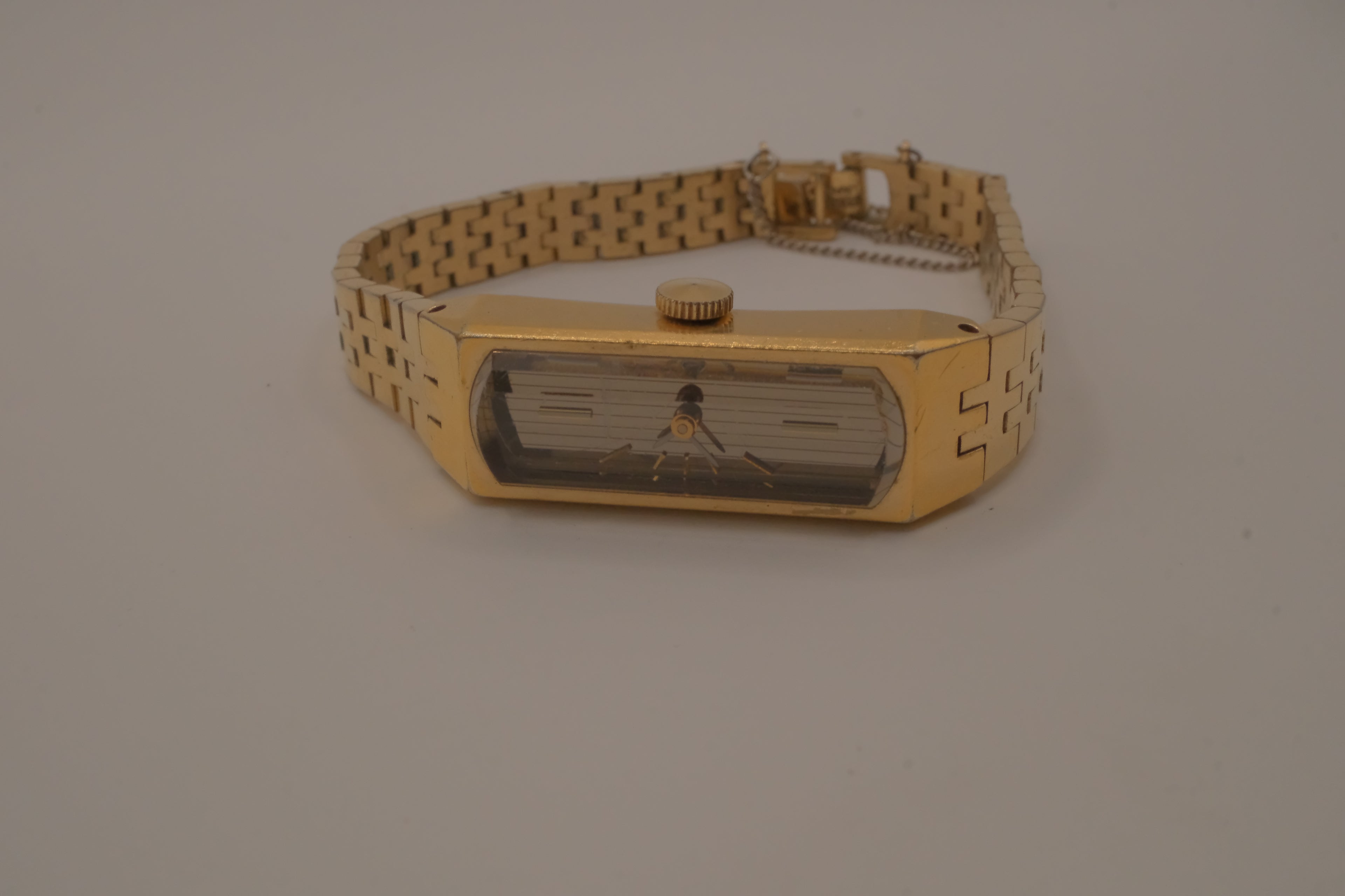 Vintage 1979 Gold-Plated Seiko Mechanical Watch with Faceted Glass