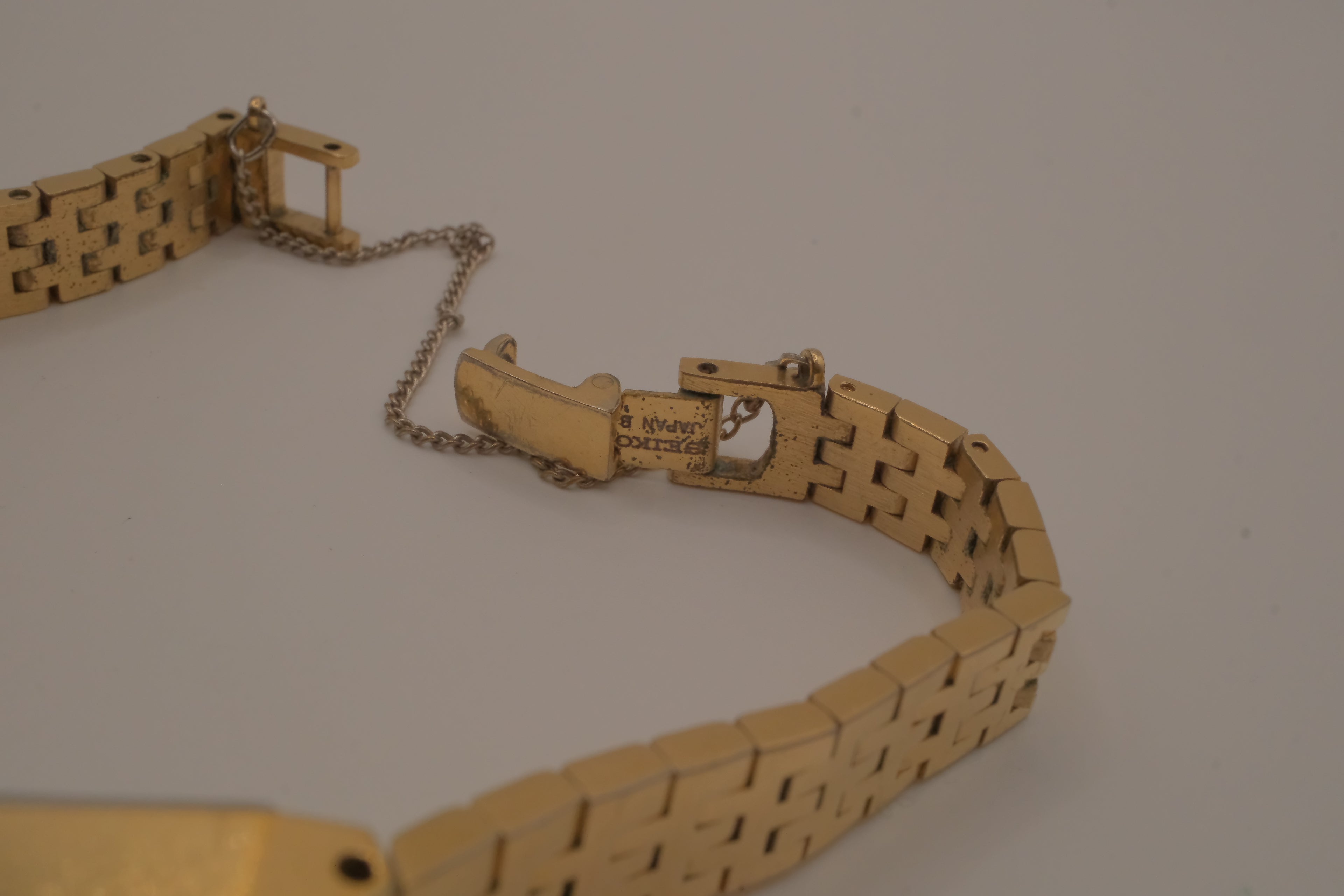 Vintage 1979 Gold-Plated Seiko Mechanical Watch with Faceted Glass
