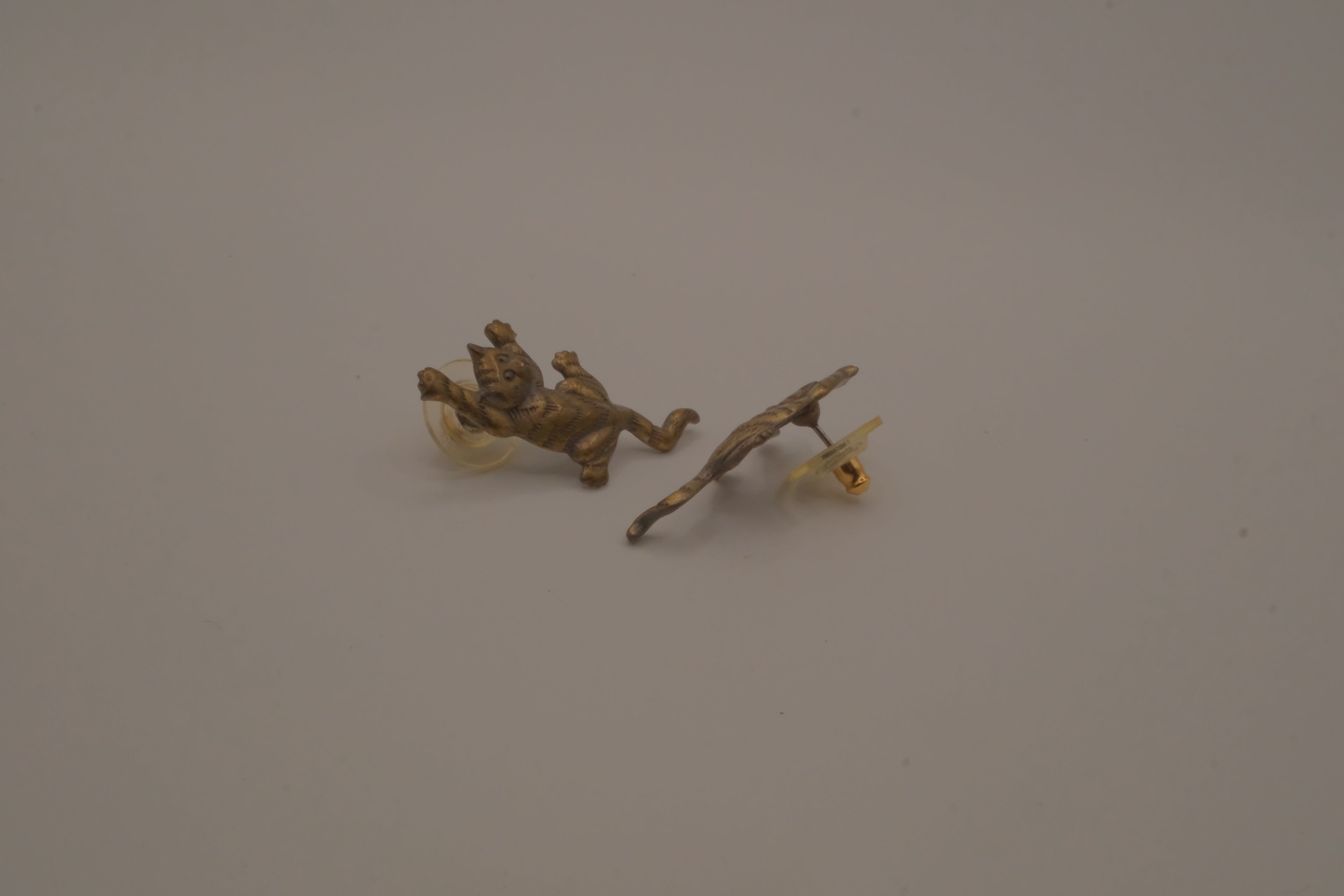 Vintage 1980s Jonette Jewelry (JJ) climbing kitty cat stud earrings