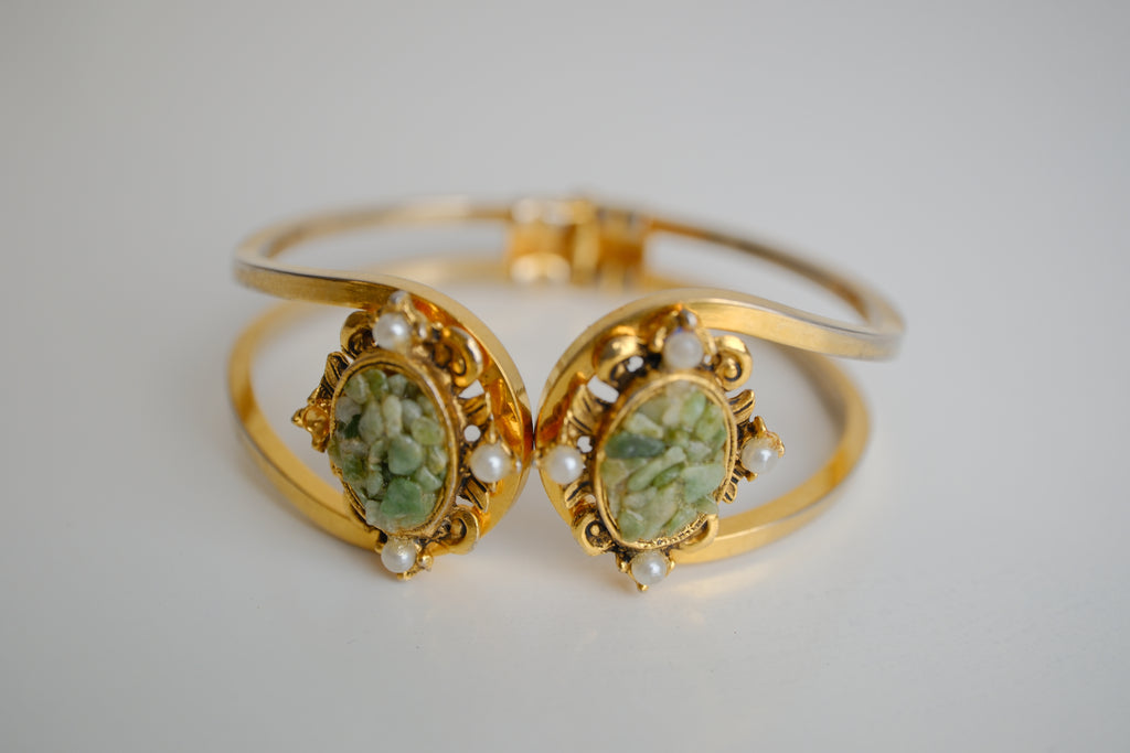 Vintage gold-tone crushed green jade hinged bracelet&nbsp;