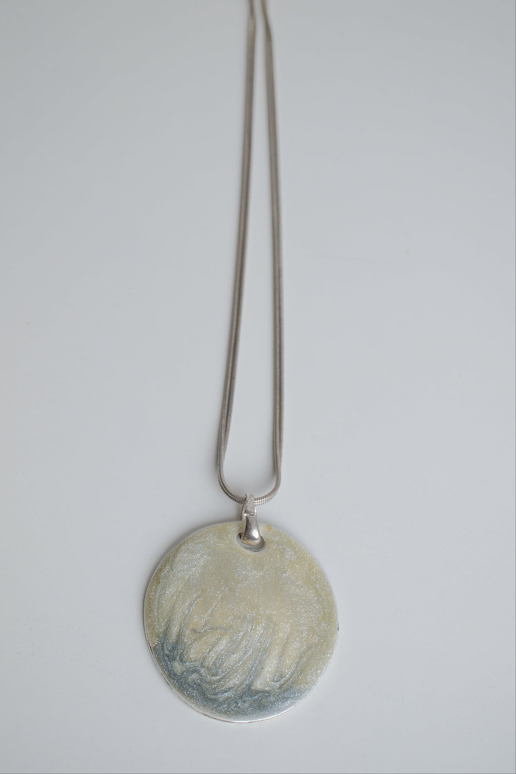 Sterling silver chocker necklace with mother of pearl inlay pendant