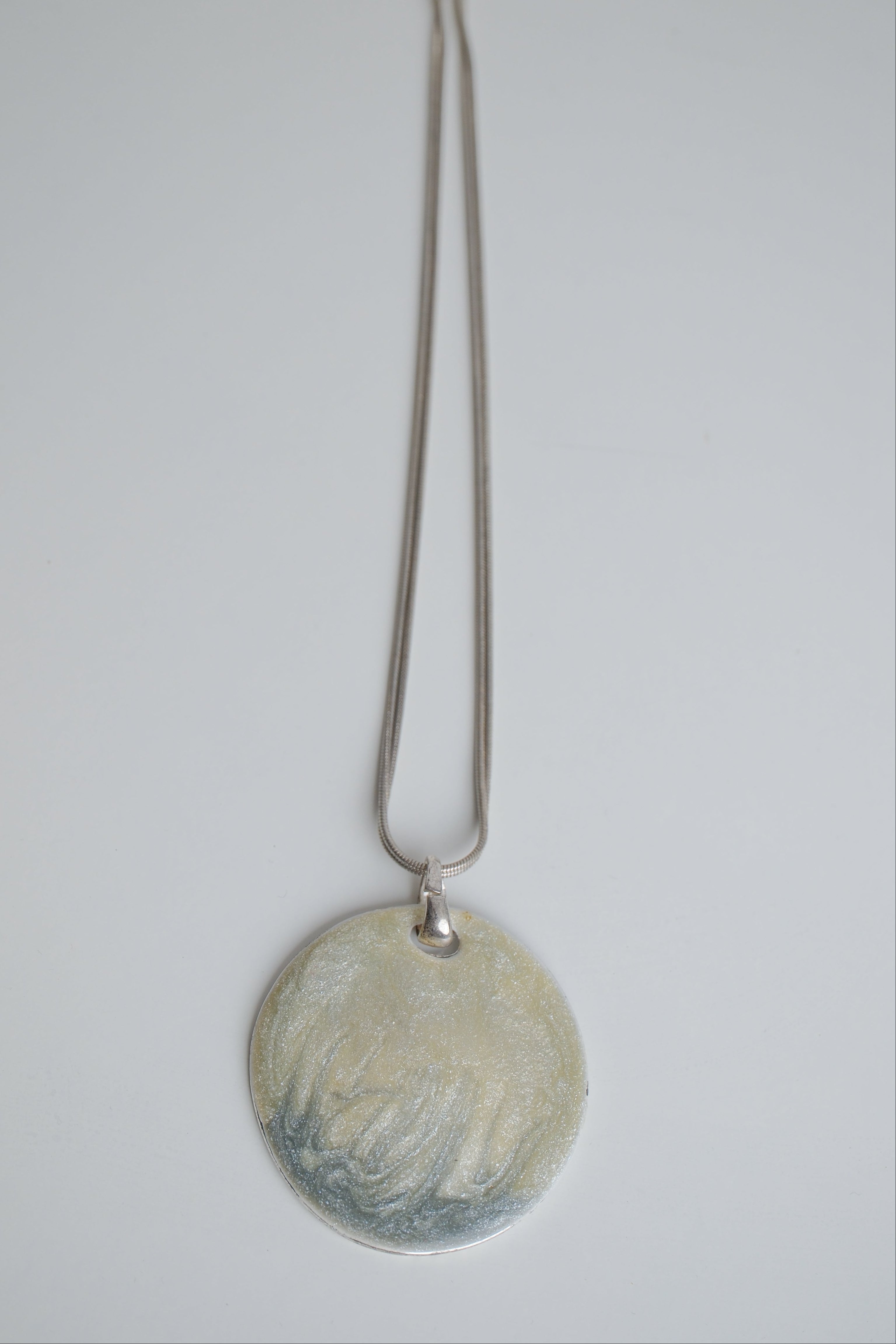 Sterling silver chocker necklace with mother of pearl inlay pendant