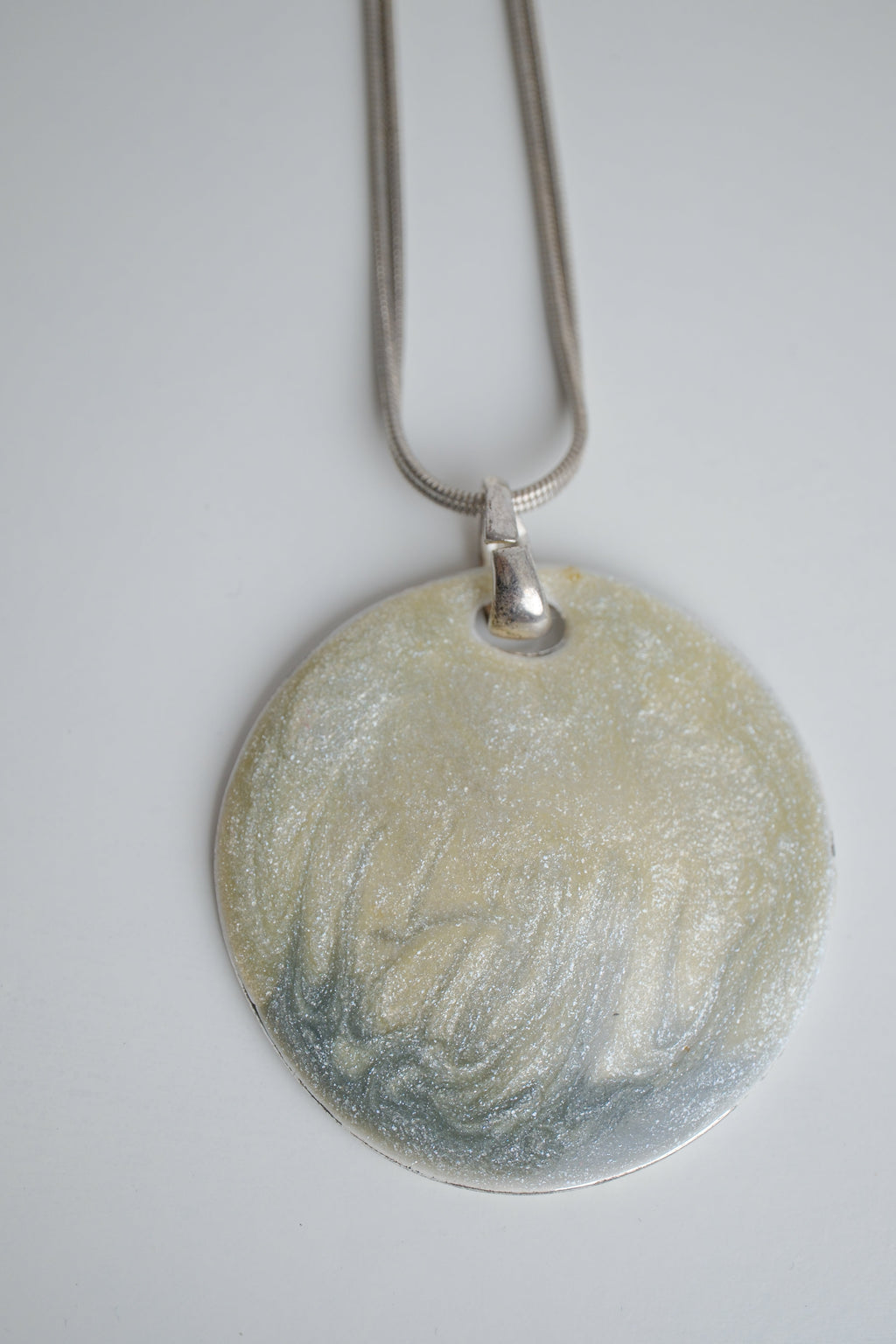 Sterling silver chocker necklace with mother of pearl inlay pendant