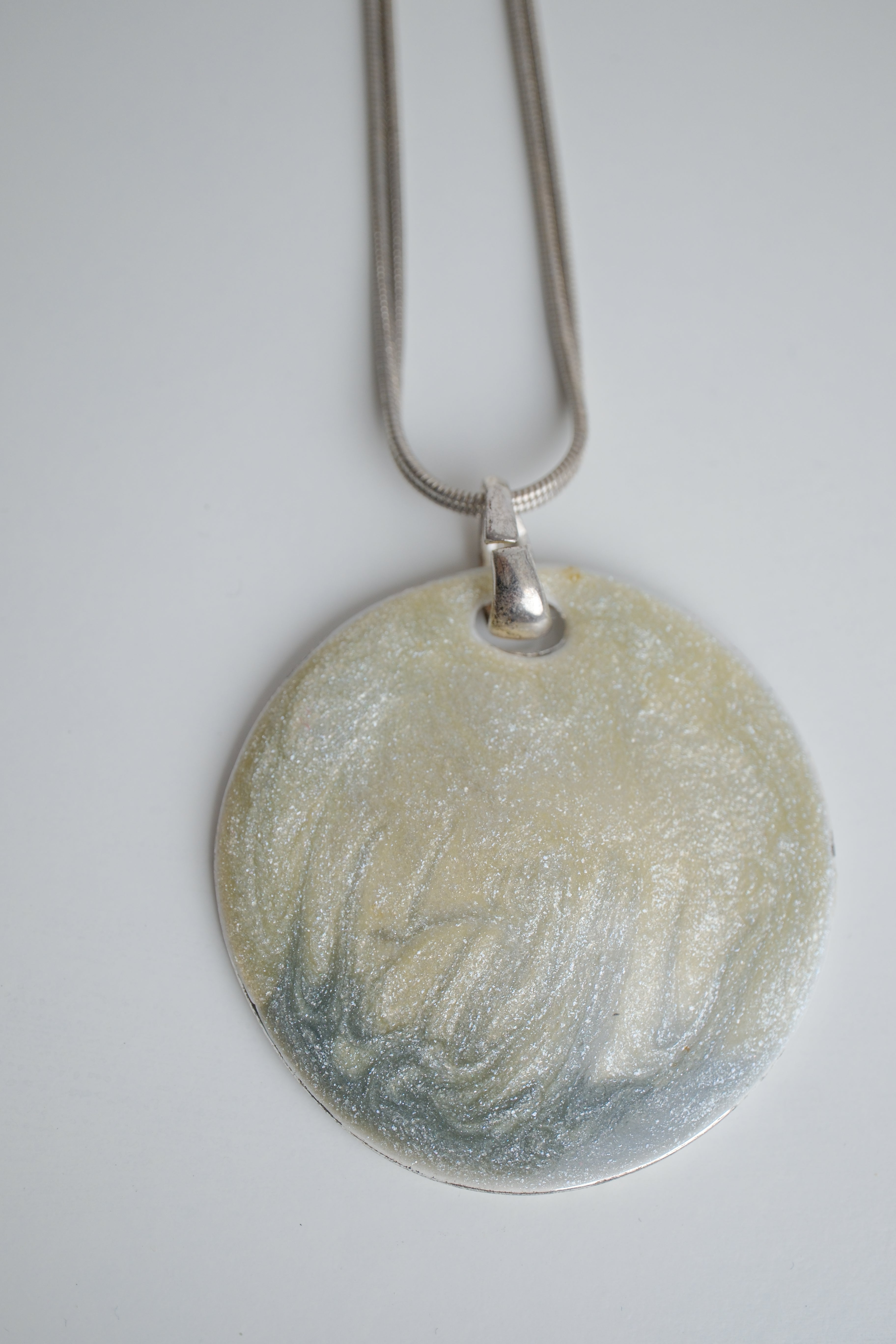 Sterling silver chocker necklace with mother of pearl inlay pendant