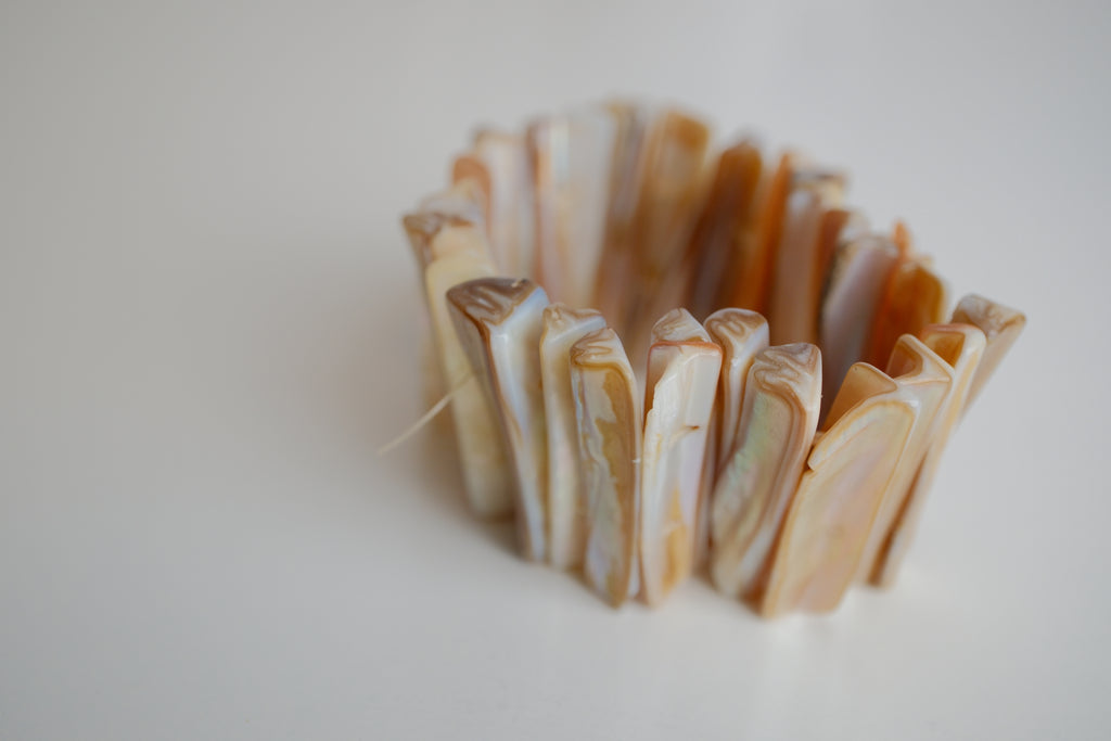 Vintage mother-of-pearl stretch bracelet
