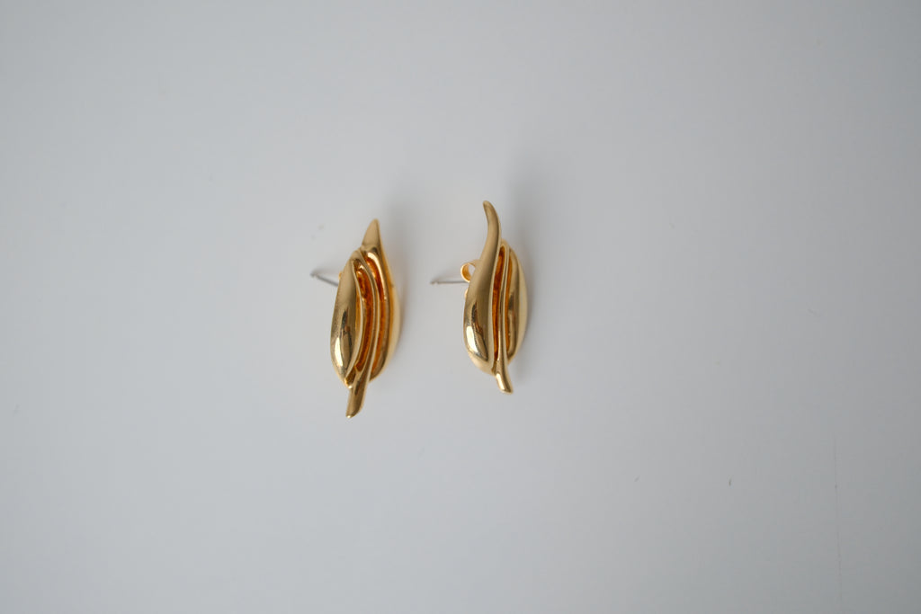 Vintage Gold Tone leaf stud earrings