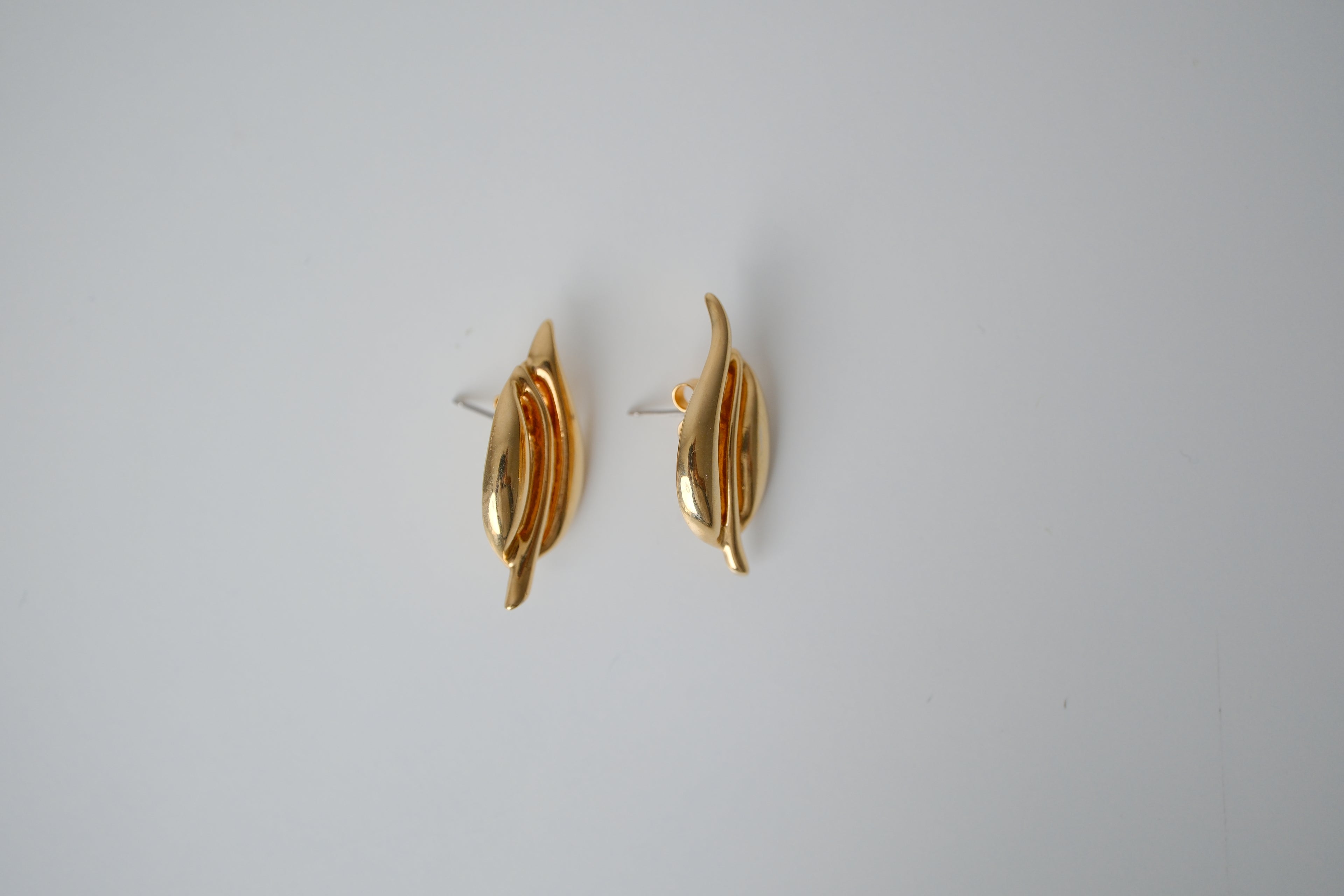 Vintage Gold Tone leaf stud earrings