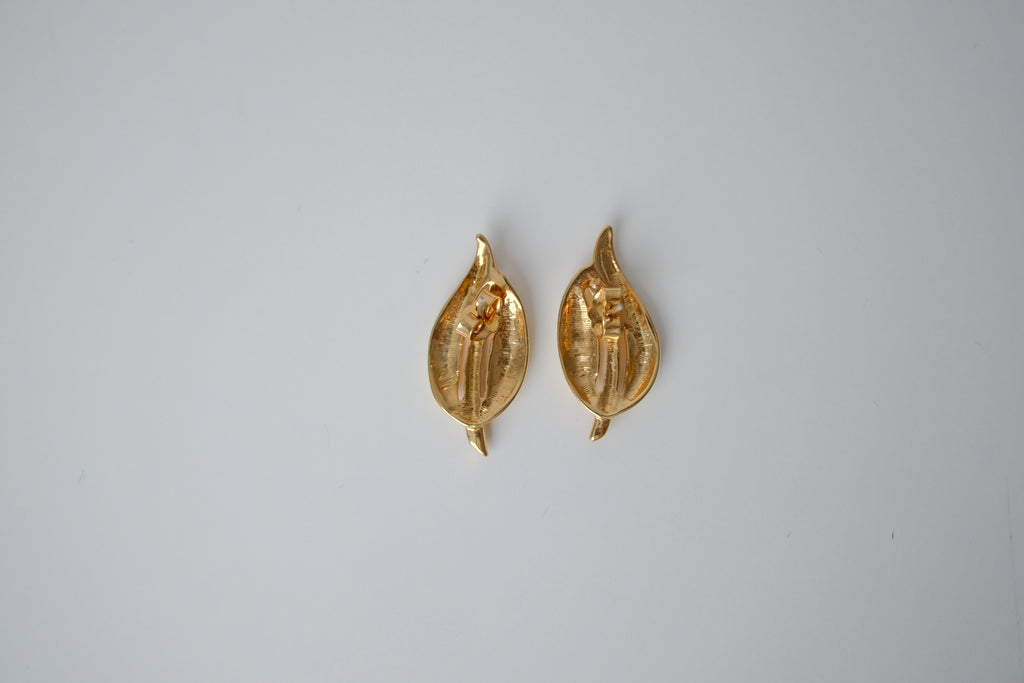 Vintage Gold Tone leaf stud earrings