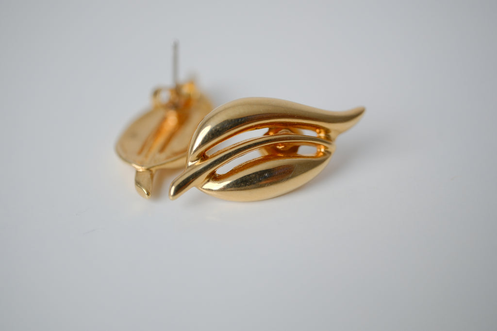 Vintage Gold Tone leaf stud earrings