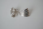 Vintage ribbed clip-on earrings