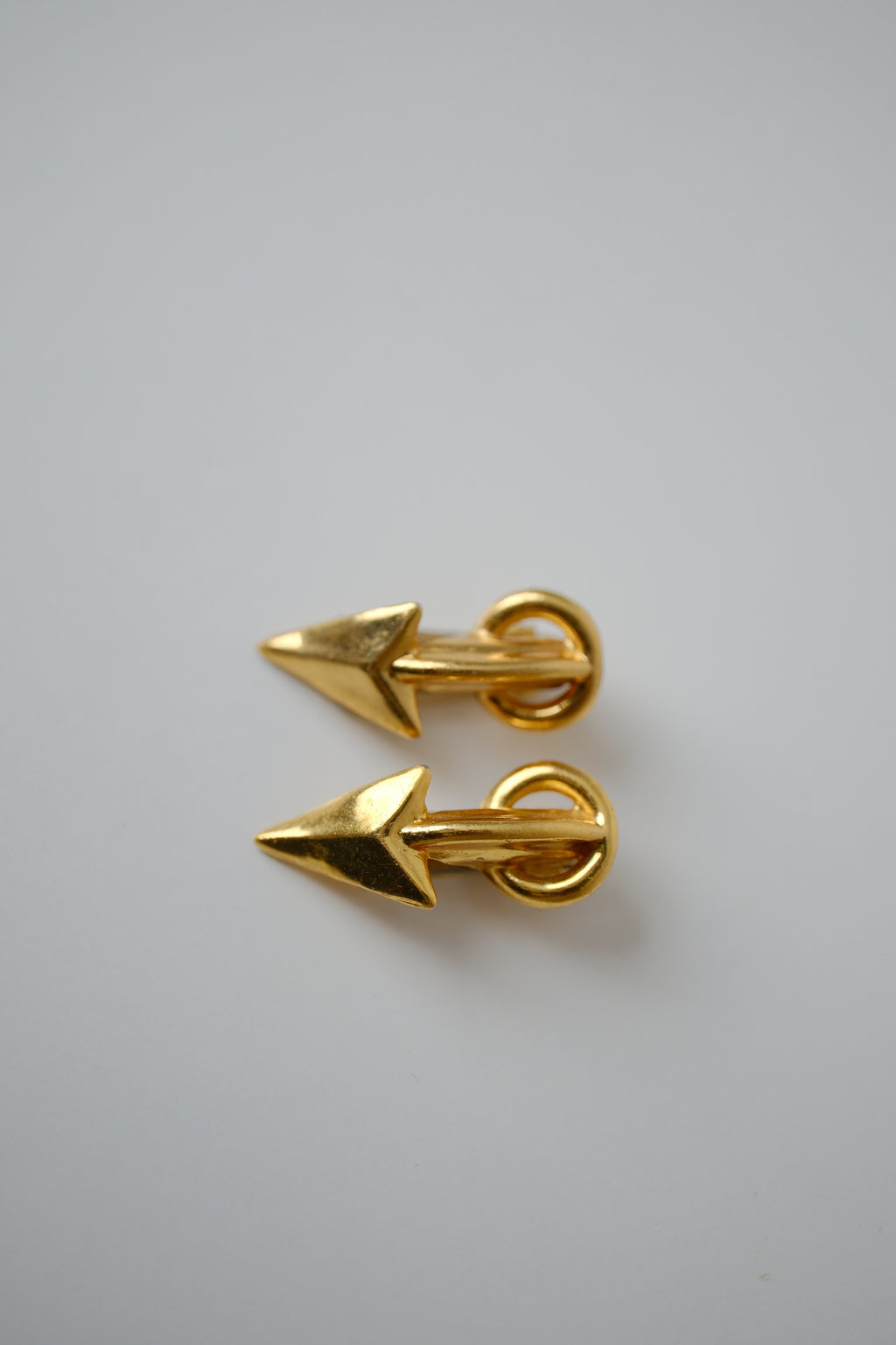 Arrow-shaped stud clip-on earrings