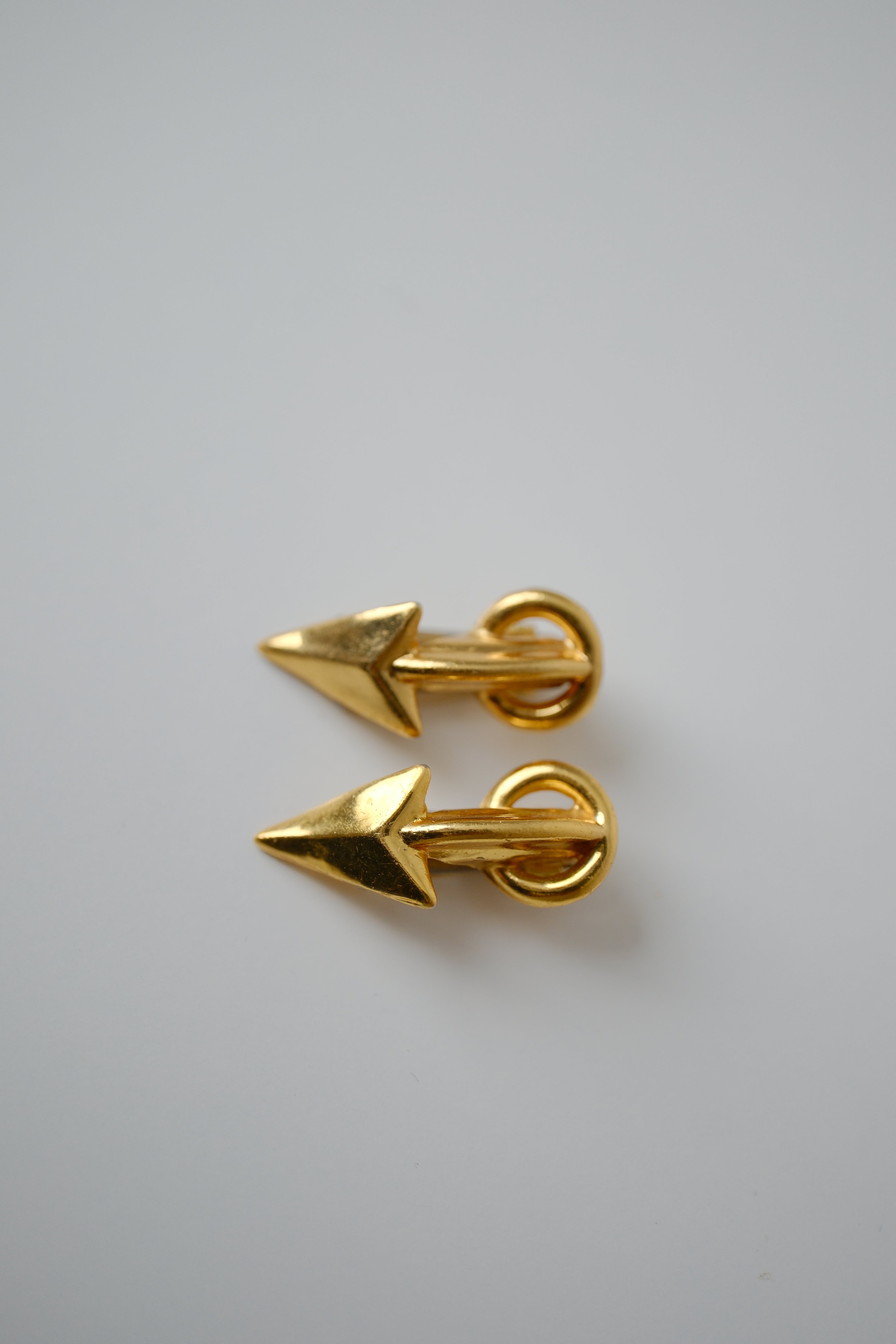 Arrow-shaped stud clip-on earrings