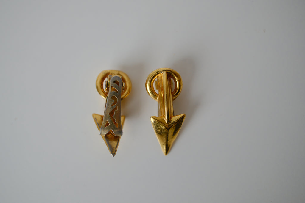 Arrow-shaped stud clip-on earrings