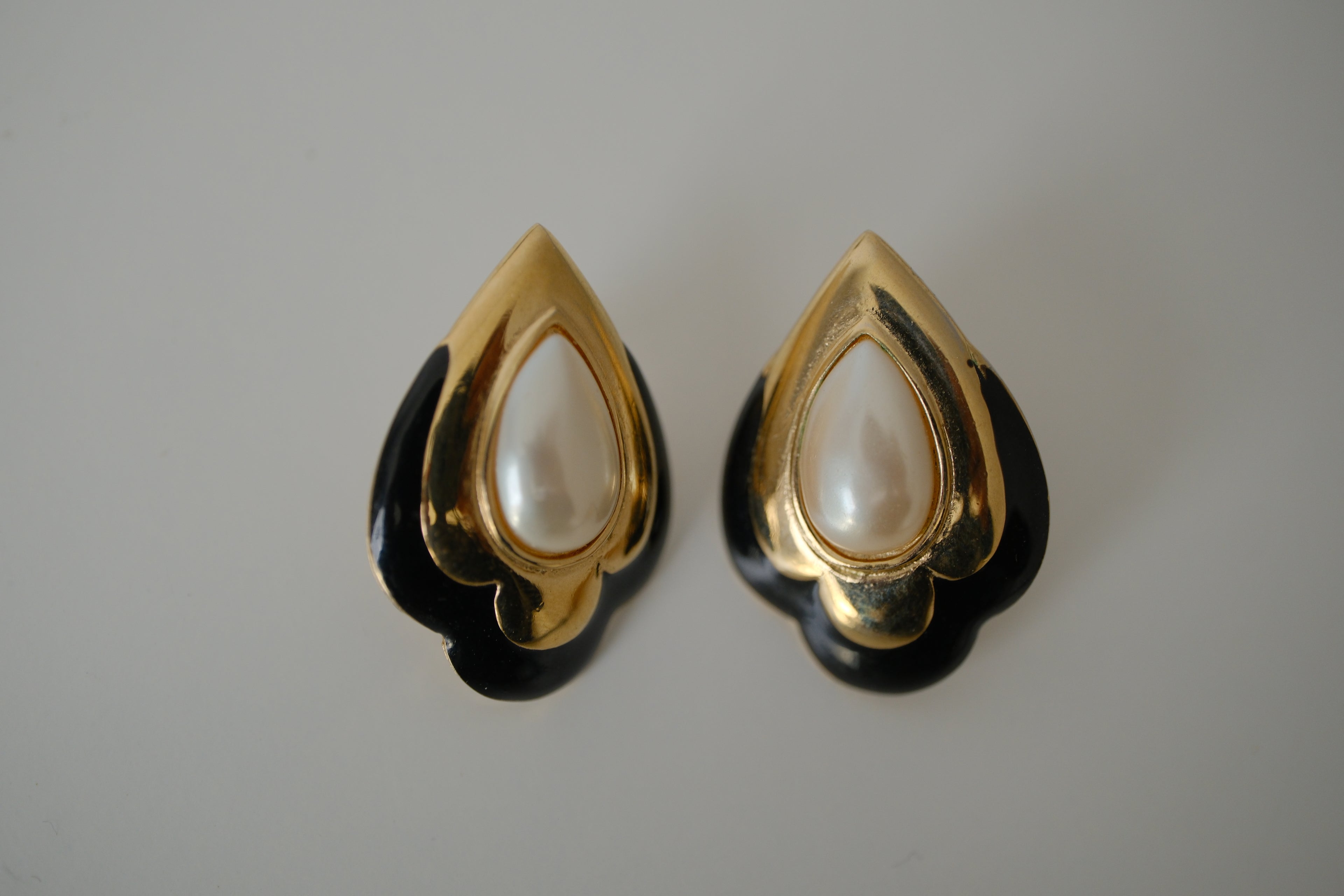 Vintage faux pearl and black enamel stud earrings