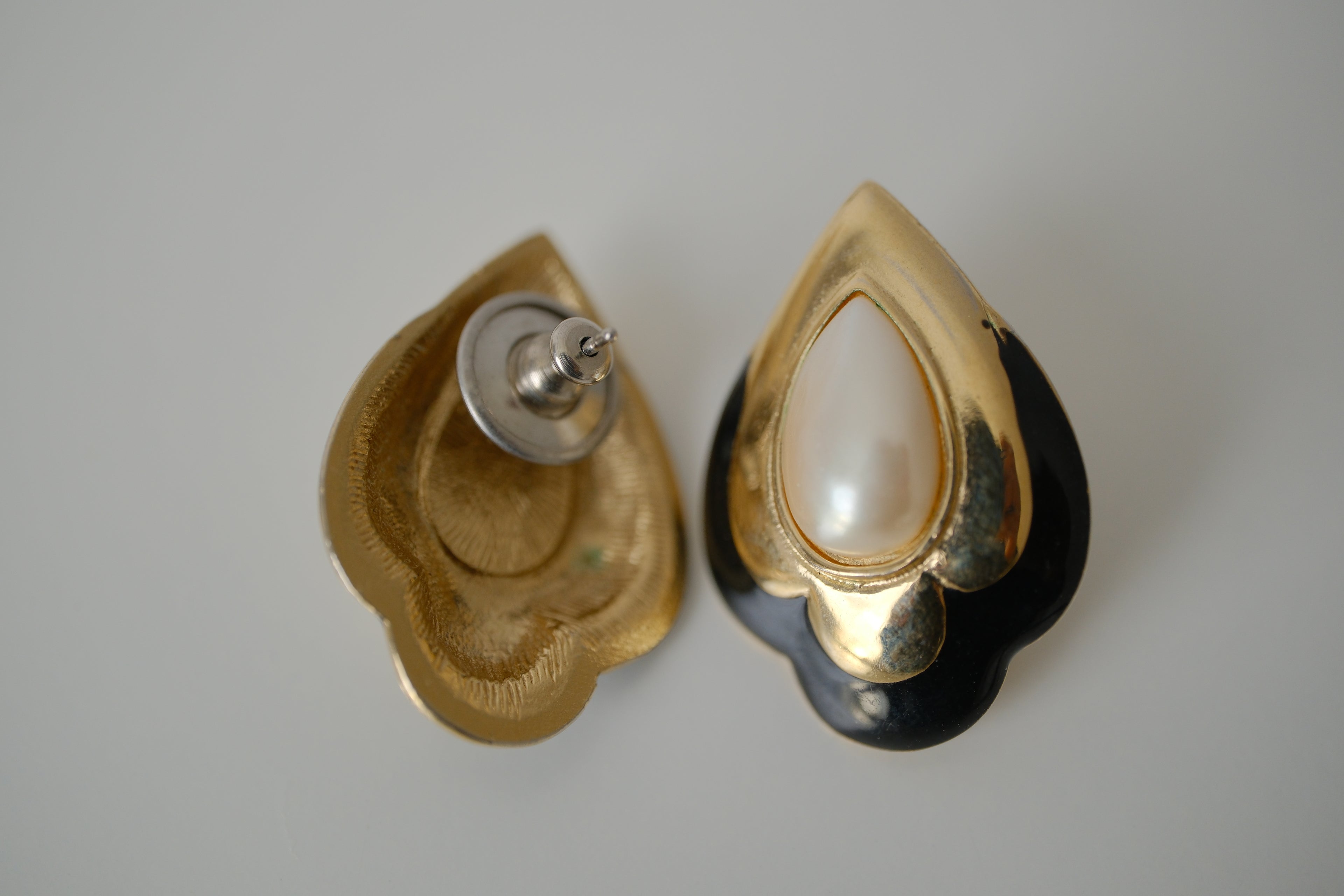 Vintage faux pearl and black enamel stud earrings