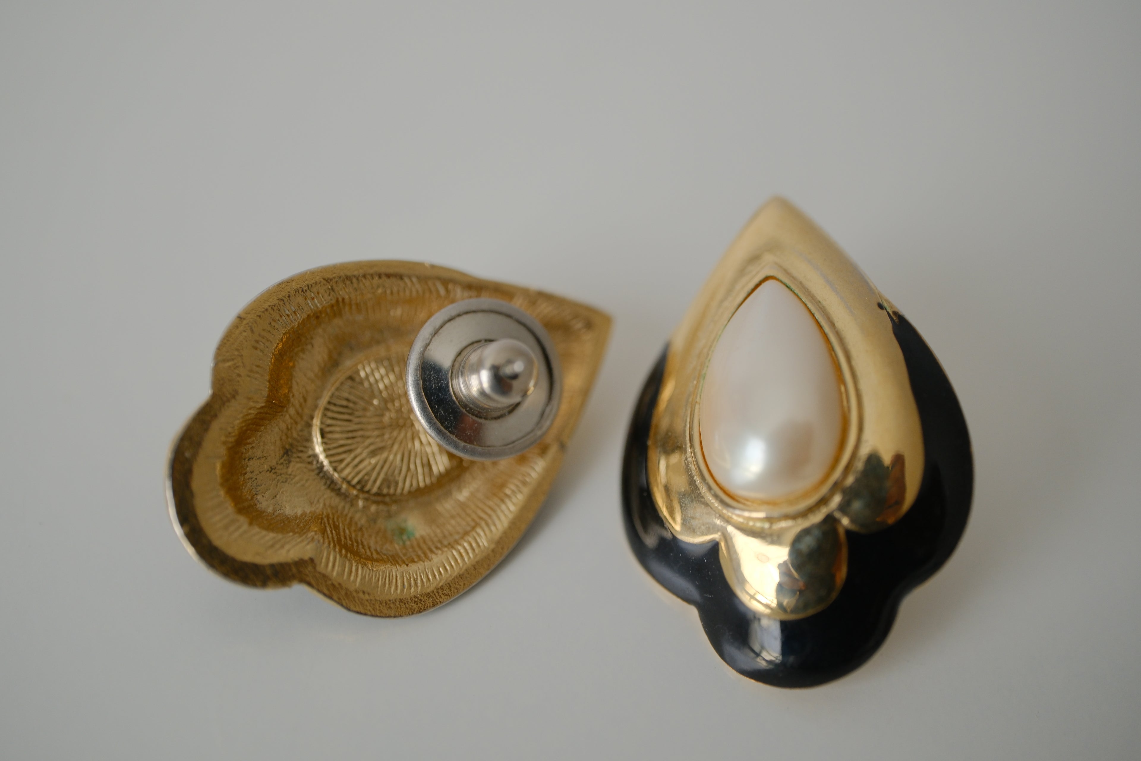 Vintage faux pearl and black enamel stud earrings