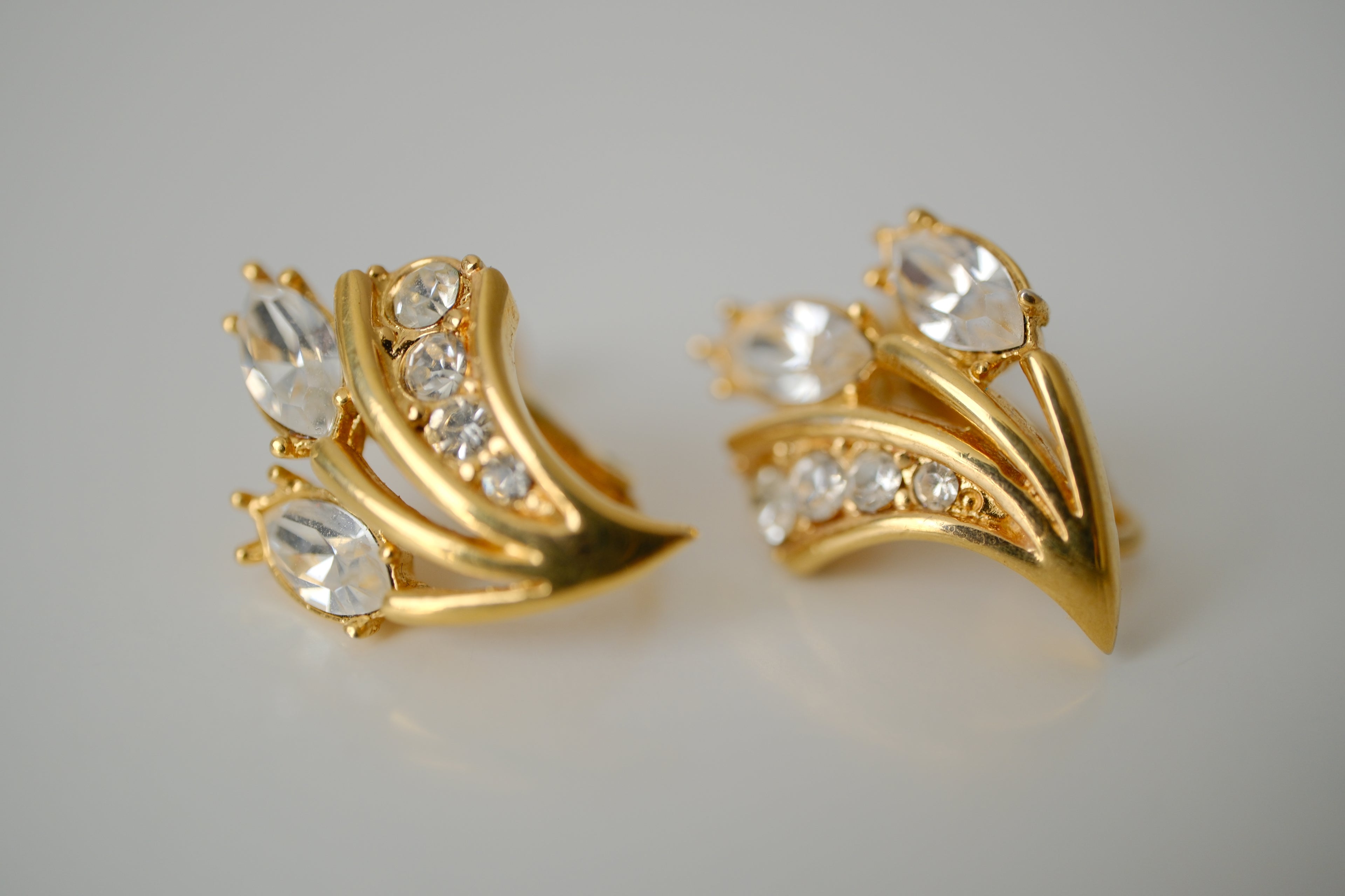 Vintage floral-motif clip-on earrings