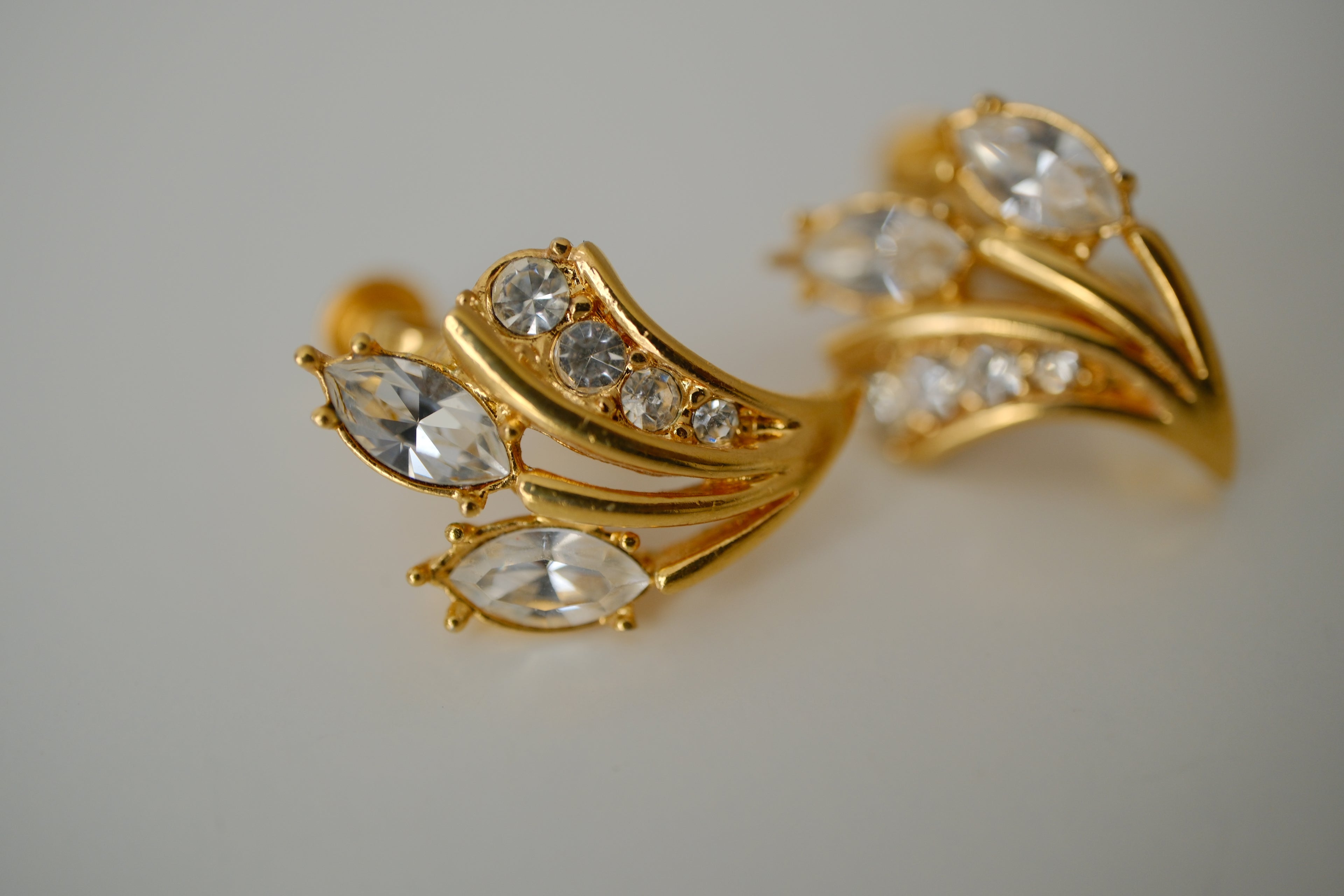 Vintage floral-motif clip-on earrings