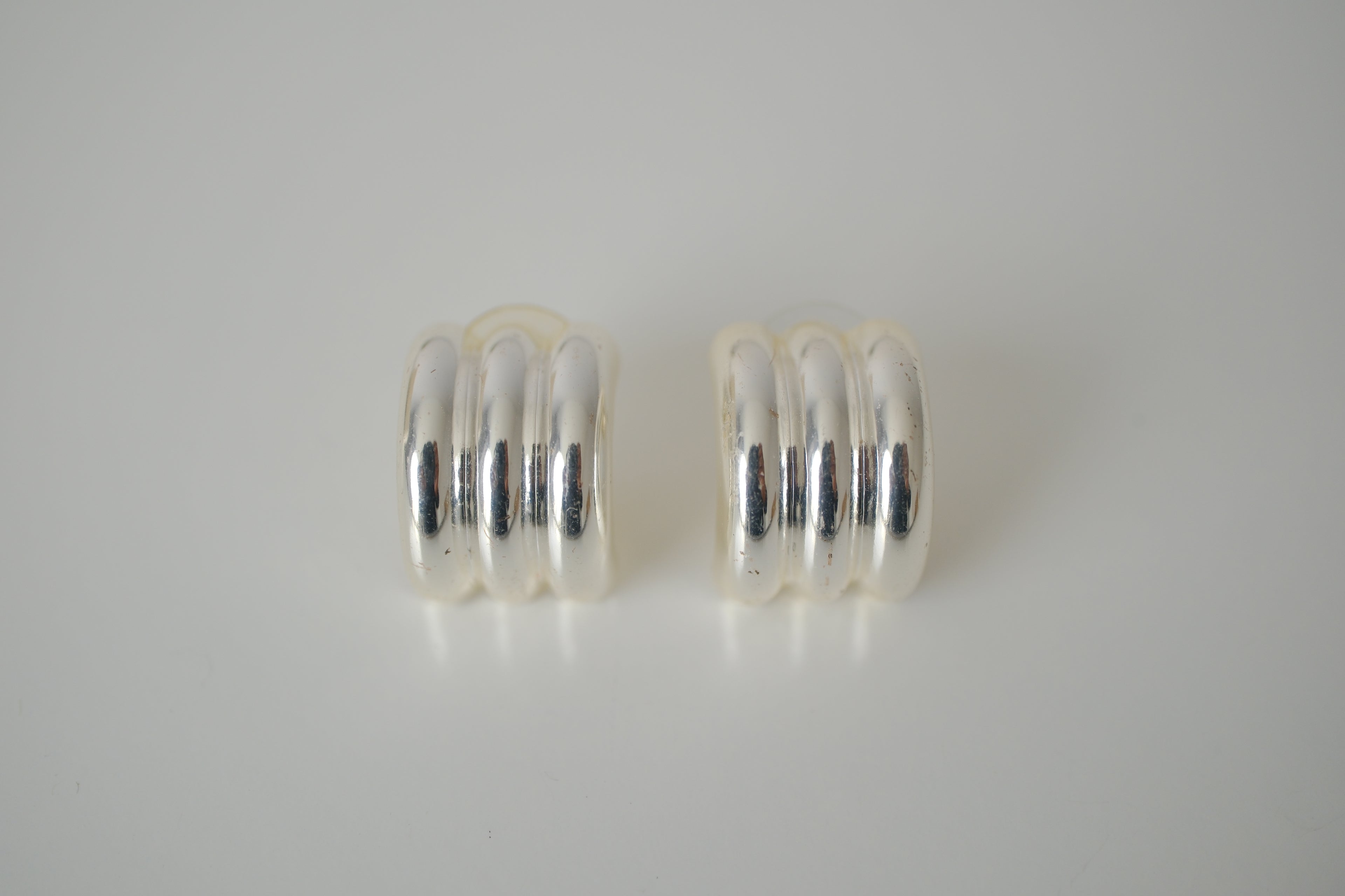 Vintage grooved hoop earrings