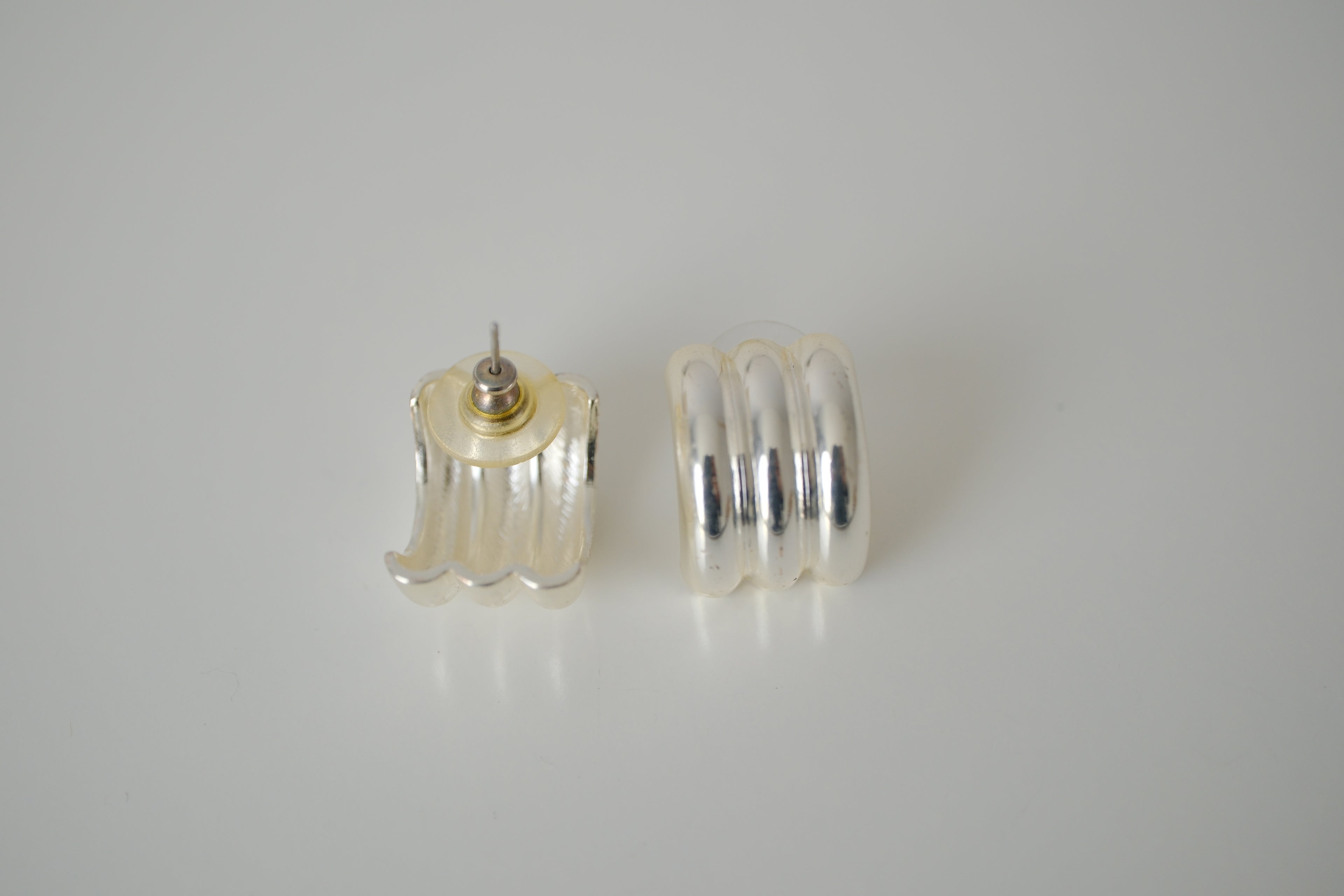 Vintage grooved hoop earrings