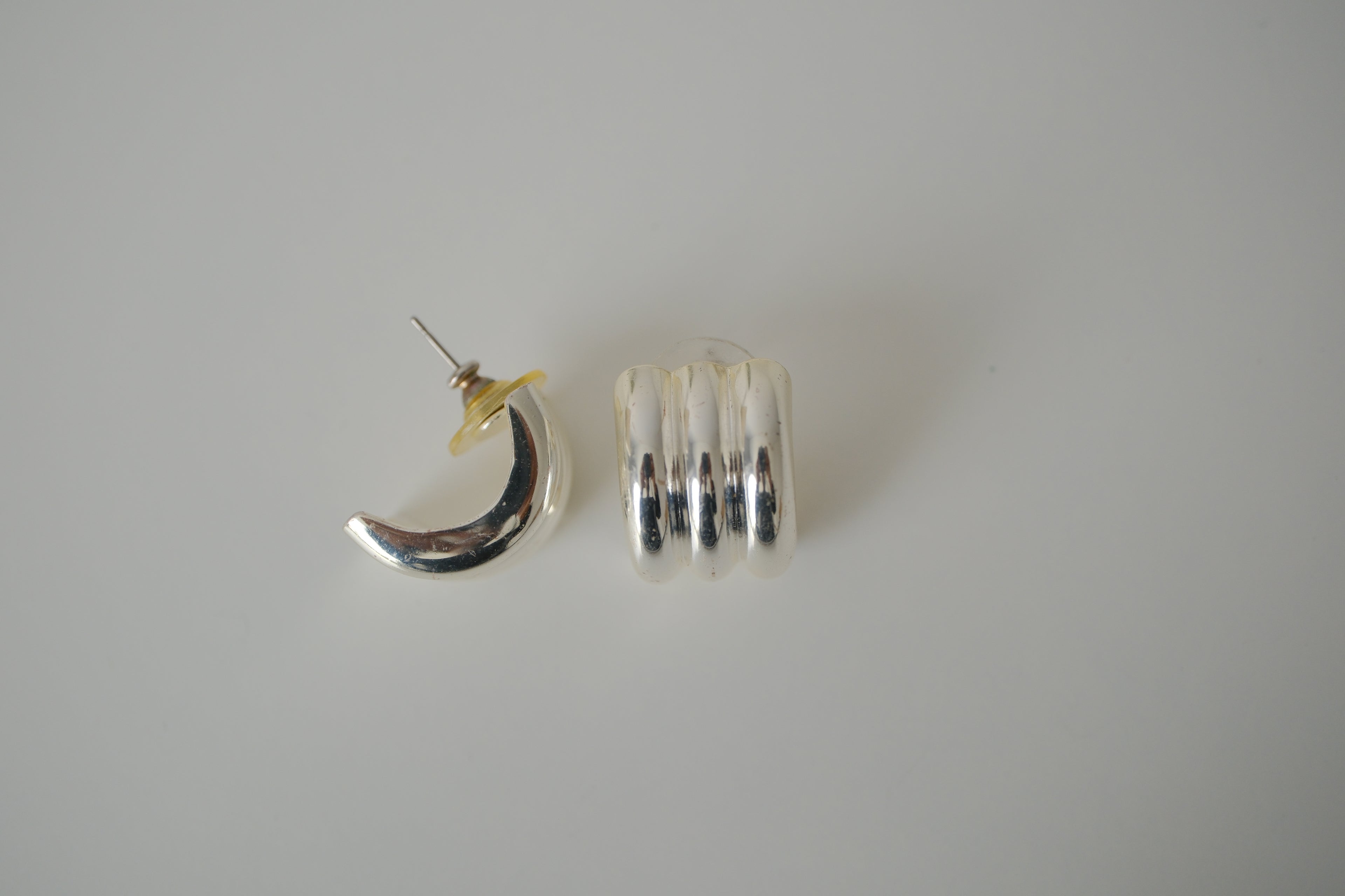 Vintage grooved hoop earrings