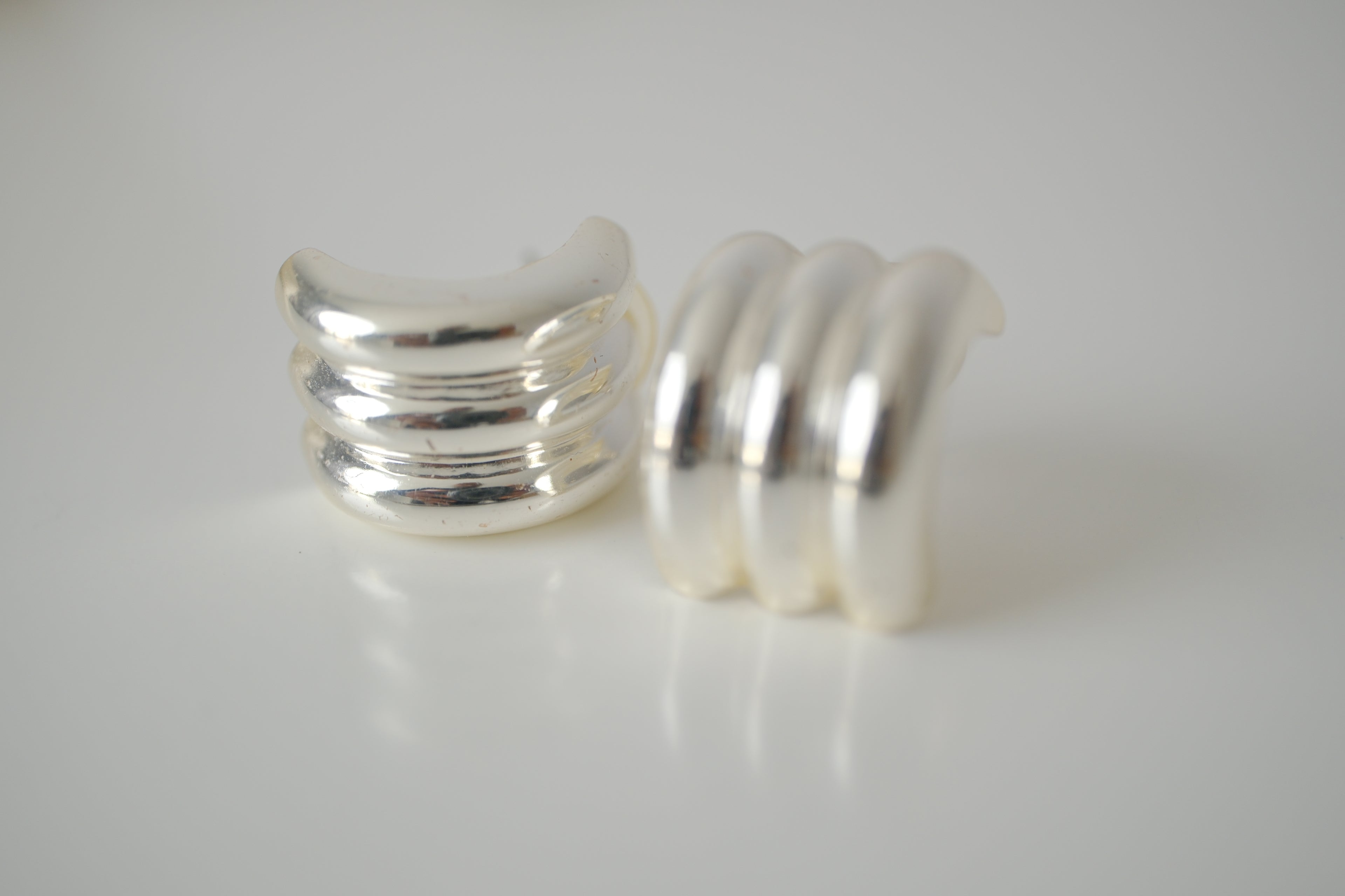 Vintage grooved hoop earrings